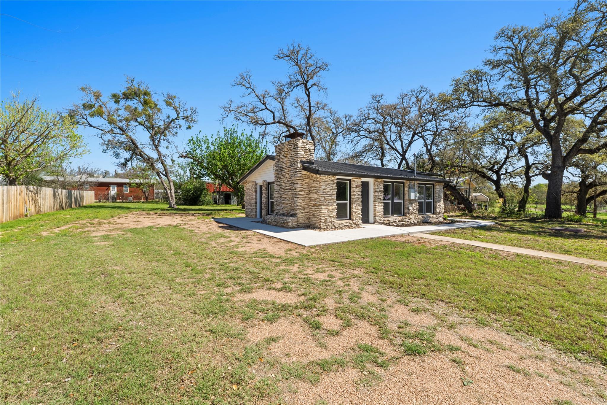 201 County Road 279, Liberty Hill, TX 78642 photo 2