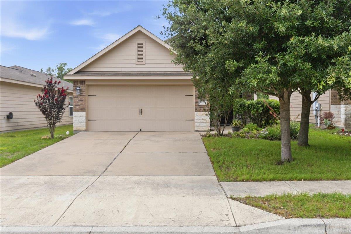 1672 Treeta TRL, Kyle, TX 78640 photo 2