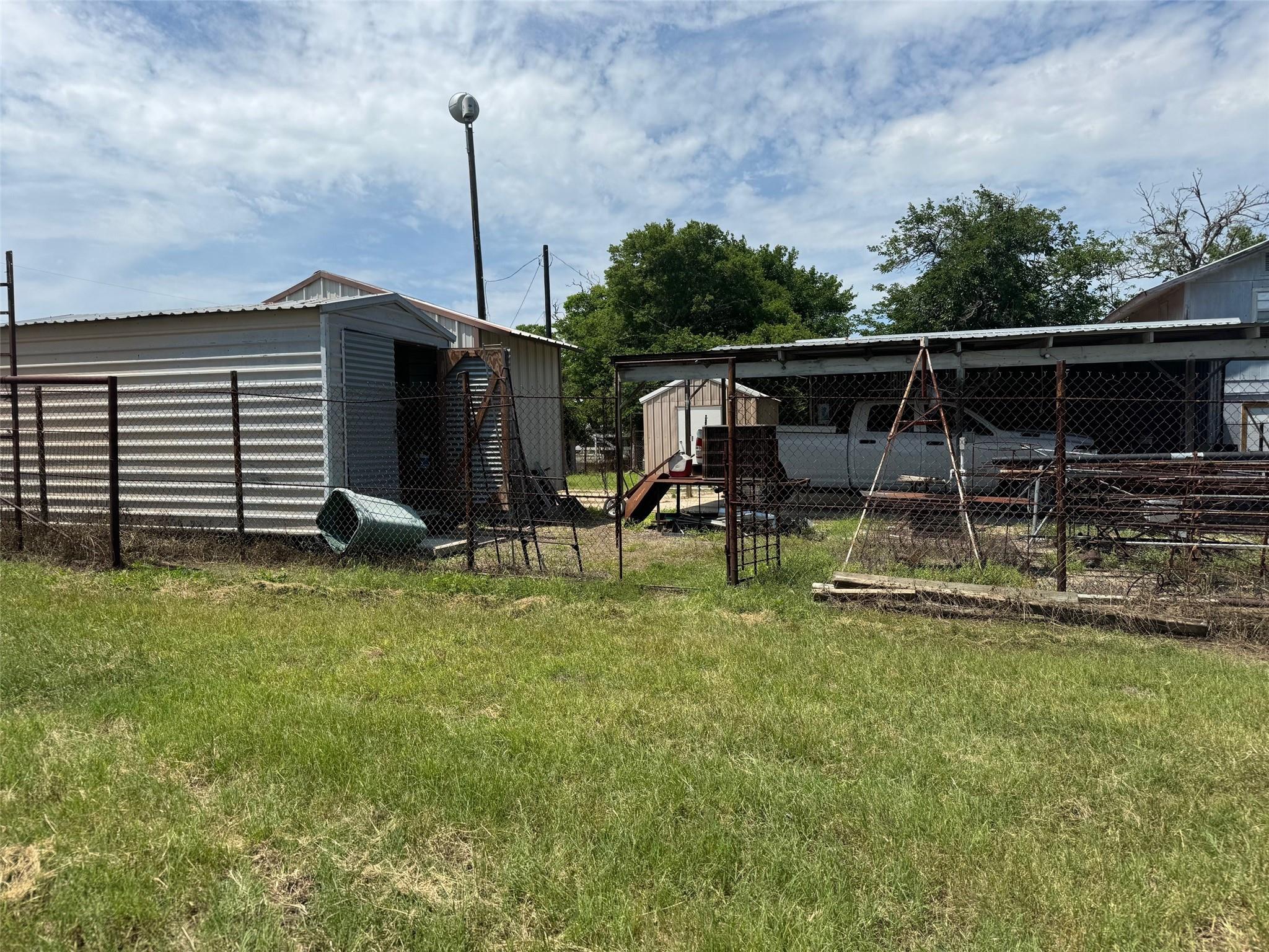 1620 Pecos ST, Lockhart, TX 78644 photo 2