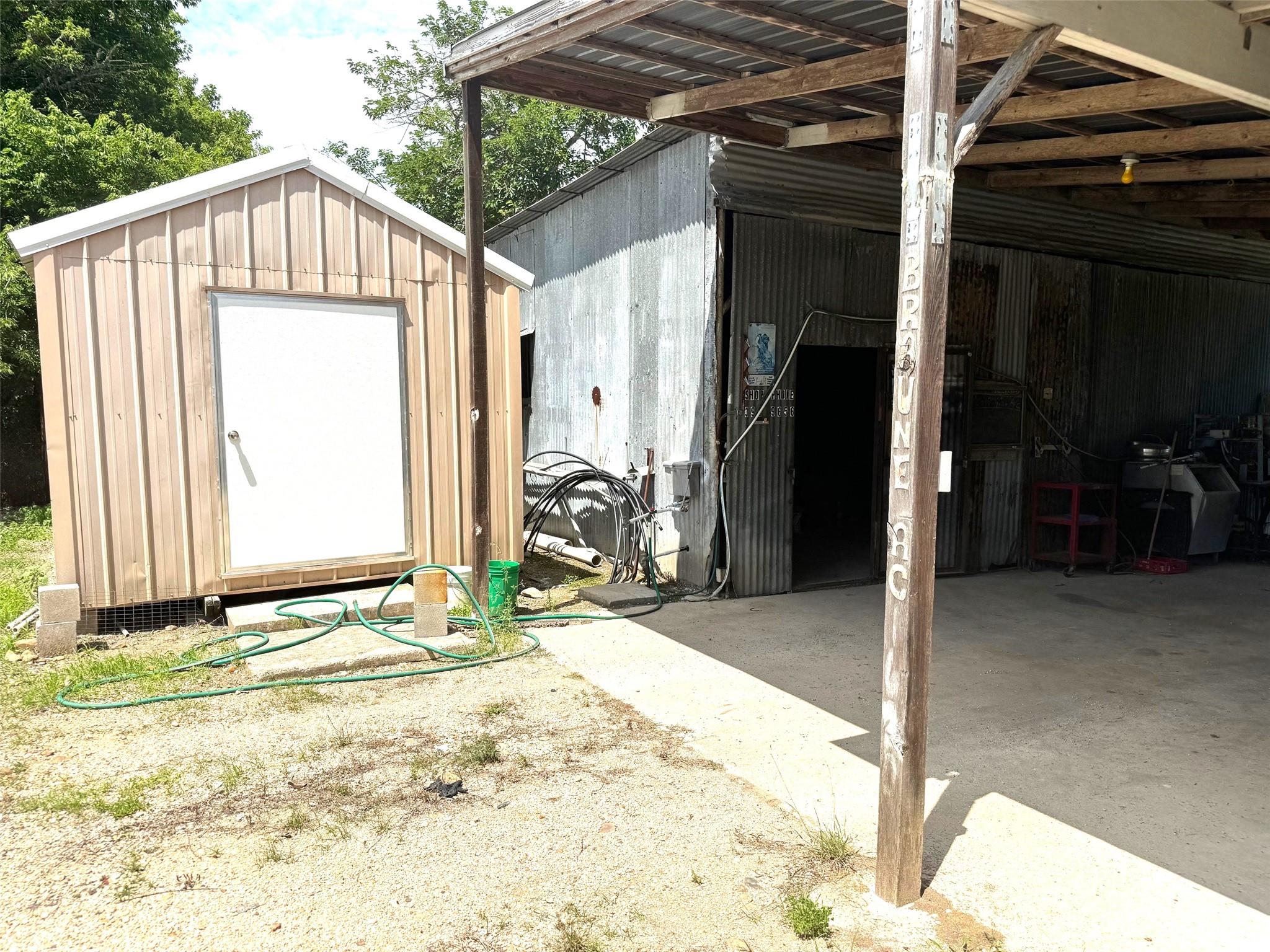 1620 Pecos ST, Lockhart, TX 78644 photo 3
