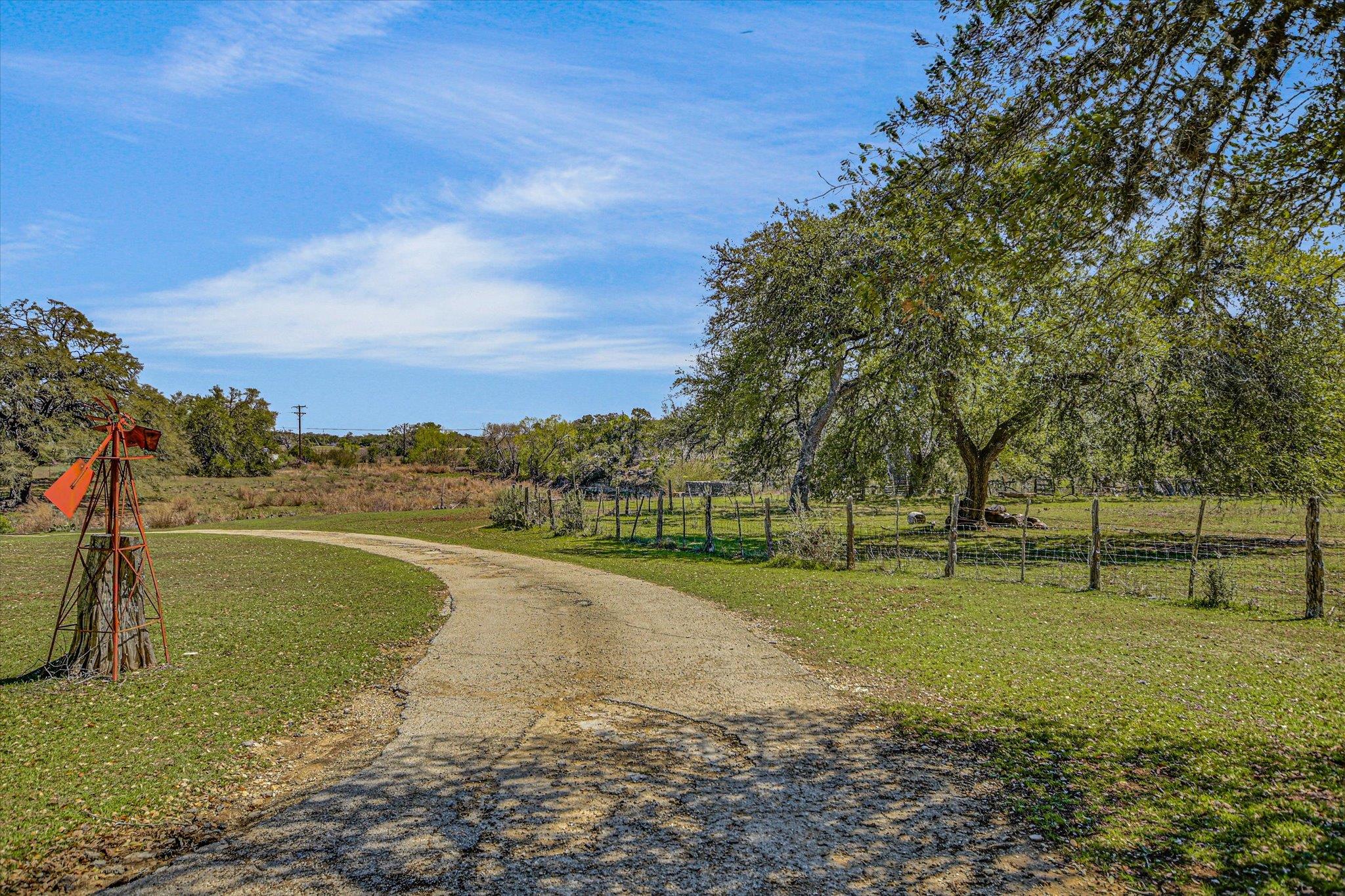 5421 PURGATORY RD, San Marcos, TX 78666 photo 4