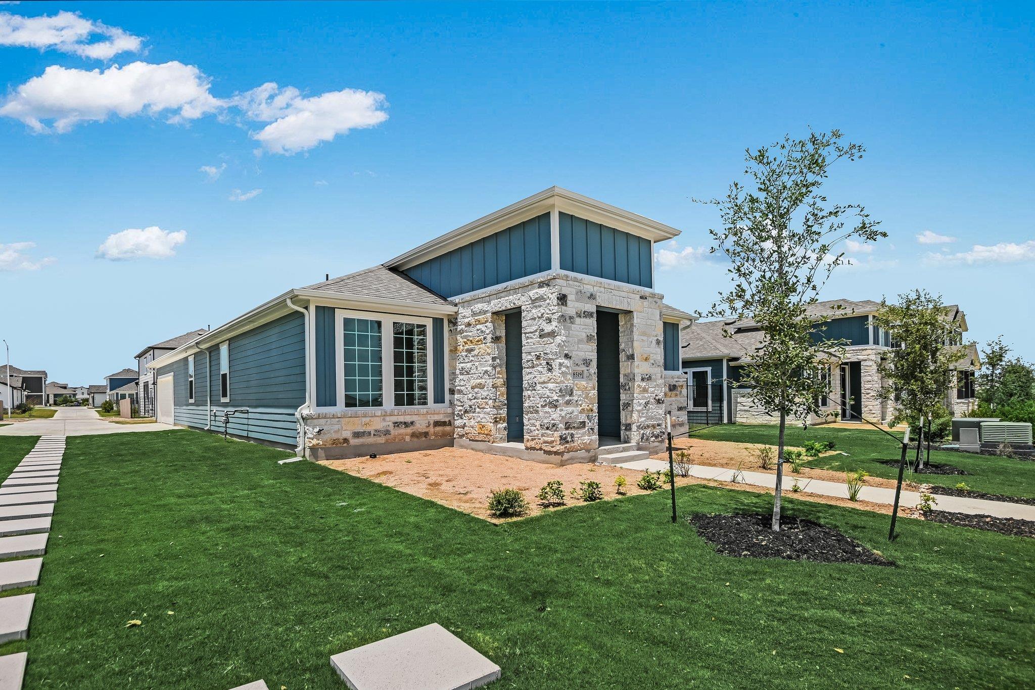8519 Dongan DR, Austin, TX 78744 photo 2