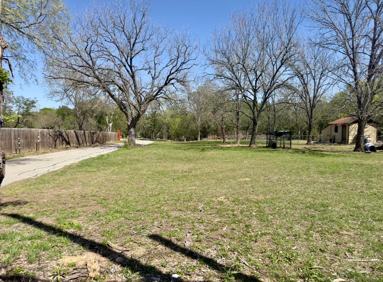 600 Sabine ST, Lockhart, TX 78644 photo 2