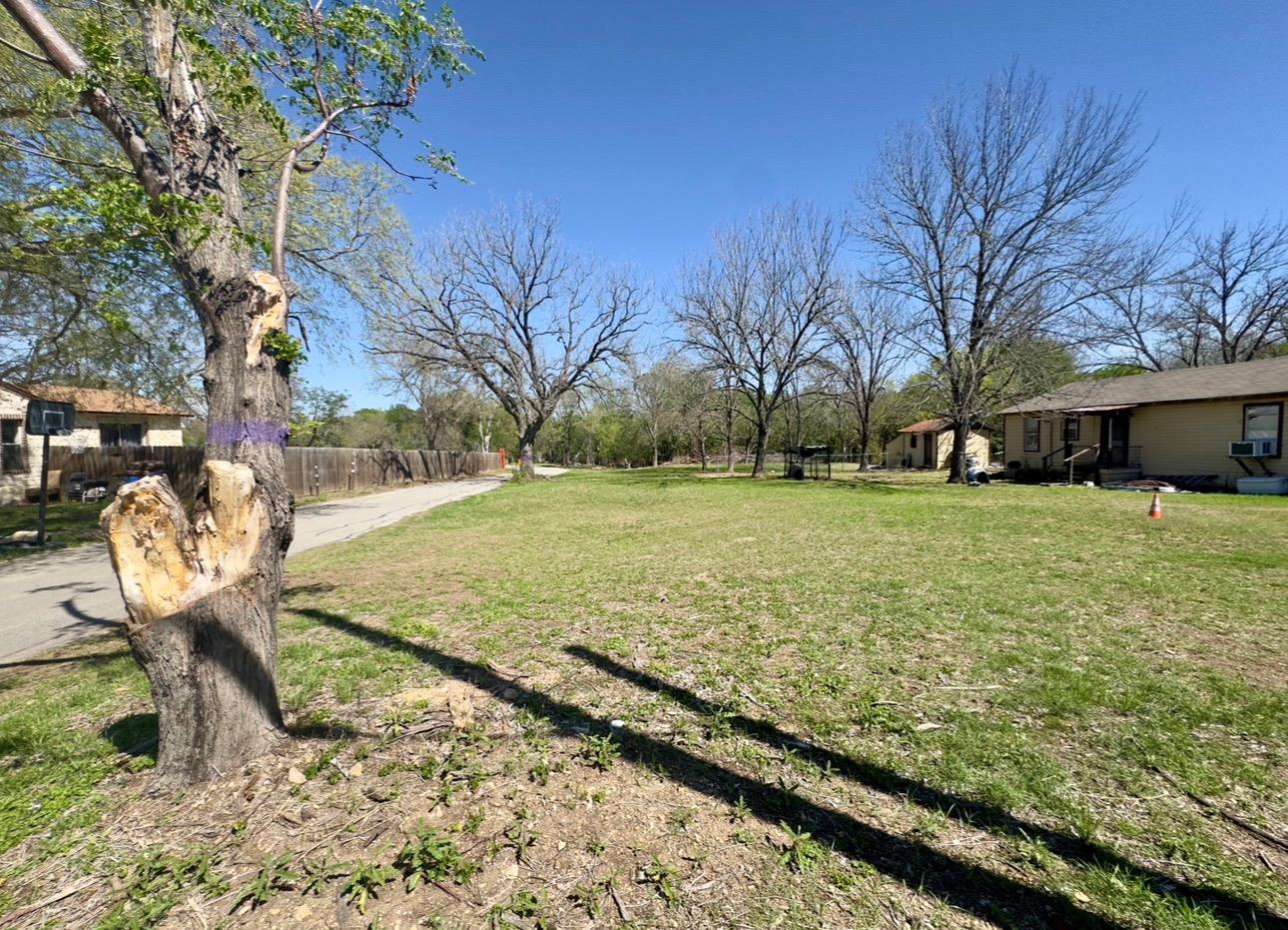 600 Sabine ST, Lockhart, TX 78644 photo 3