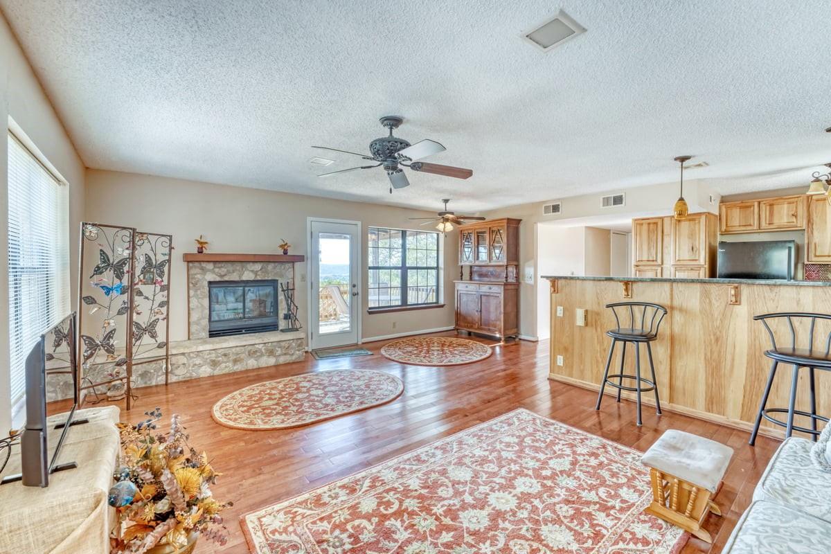 19818 Colina DR, Lago Vista, TX 78645 photo 5