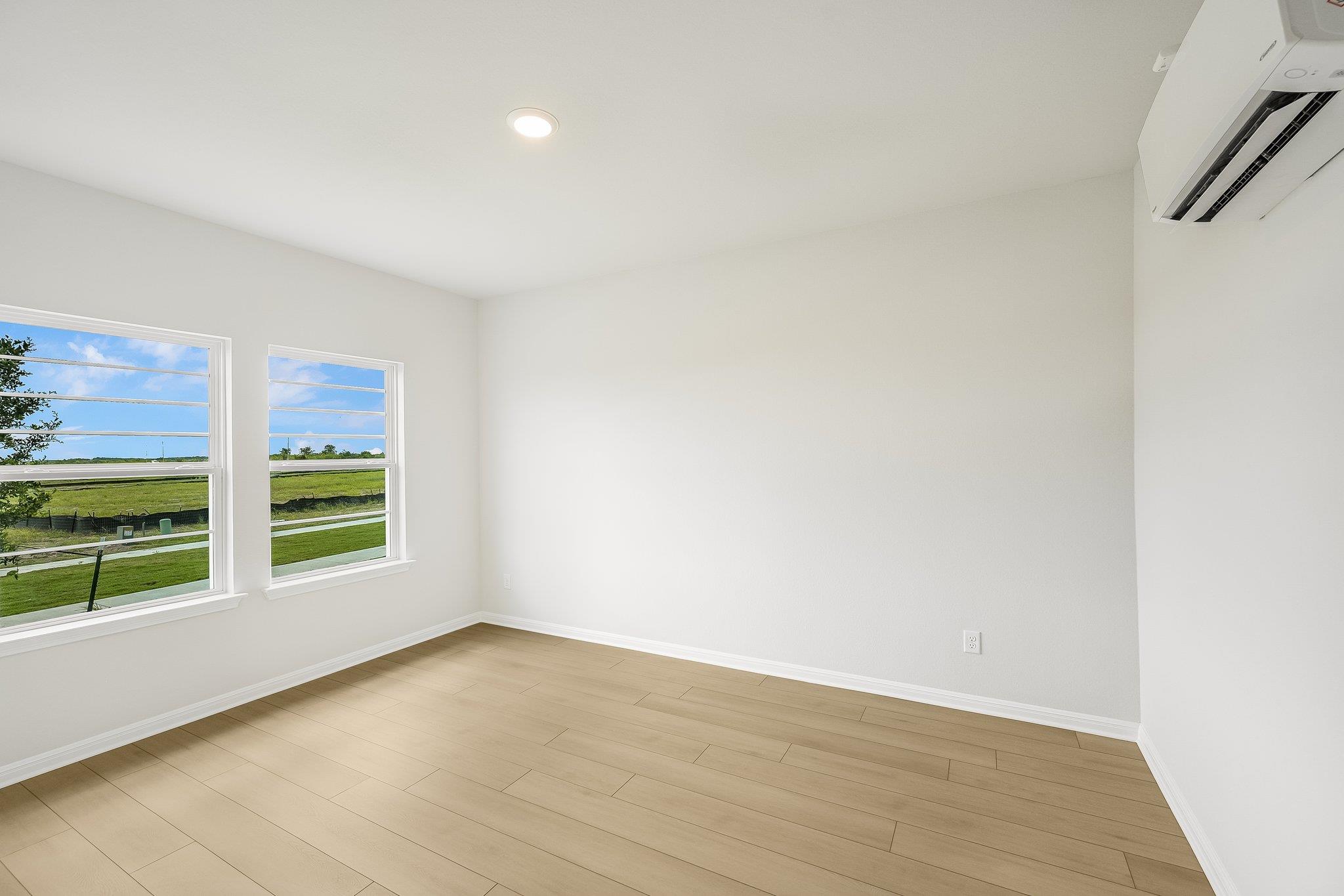 8601 Dongan DR, Austin, TX 78744 photo 2