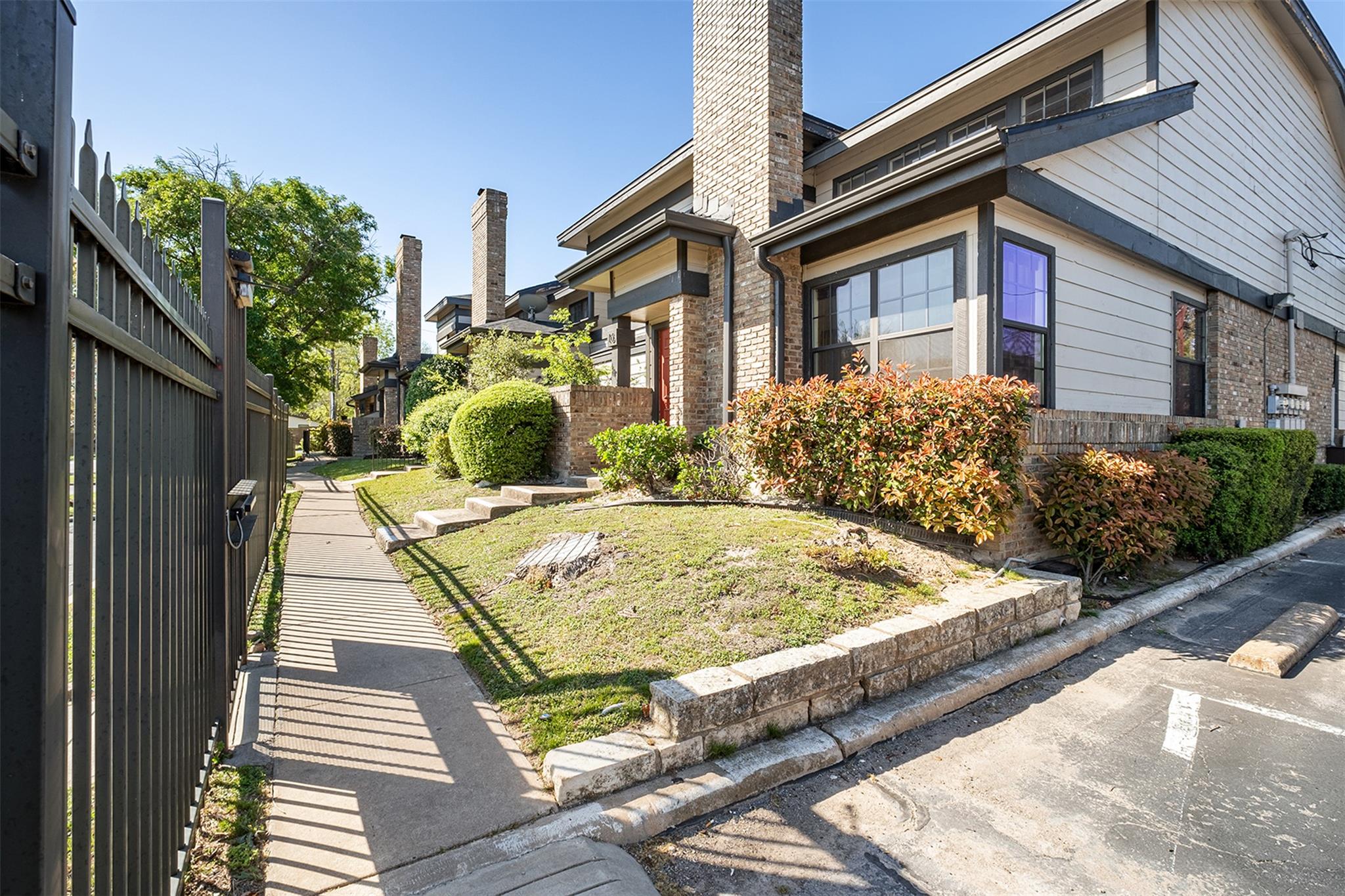 1748 Ohlen RD #16, Austin, TX 78757 photo 2