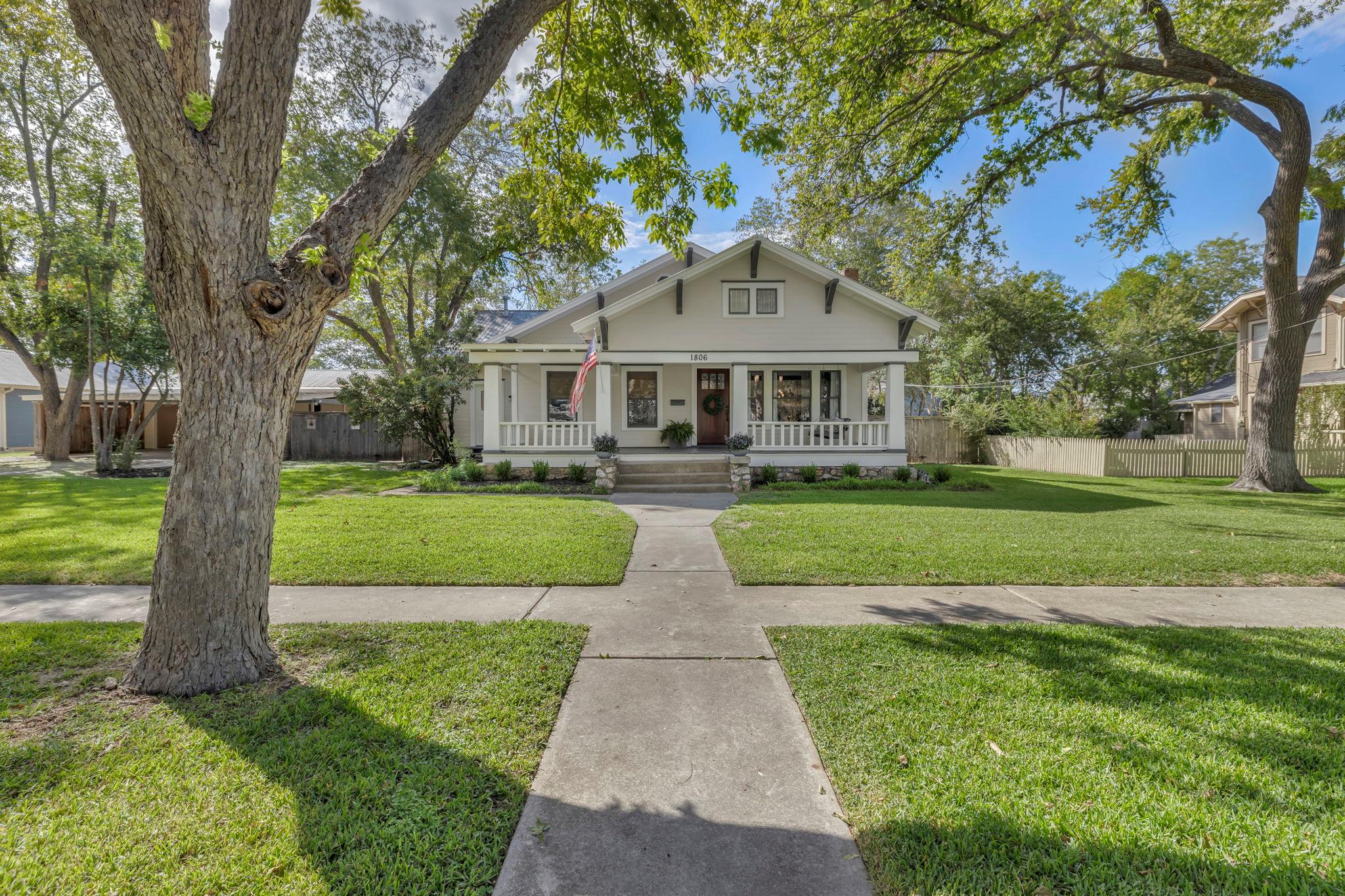 1806 Main ST, Georgetown, TX 78626 photo 3