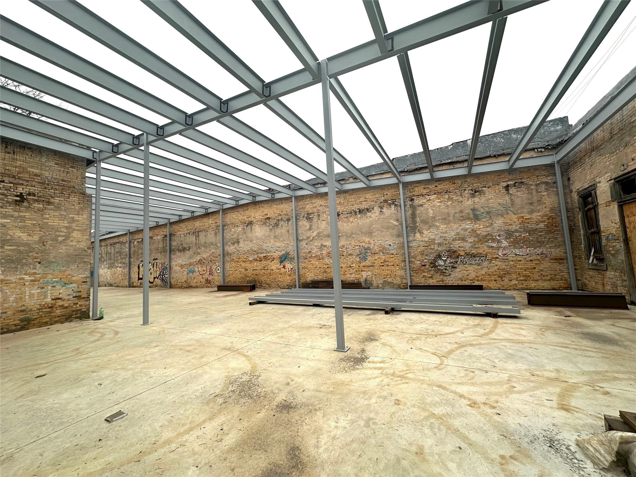 110 1st ST, Taylor, TX 76574 photo 3