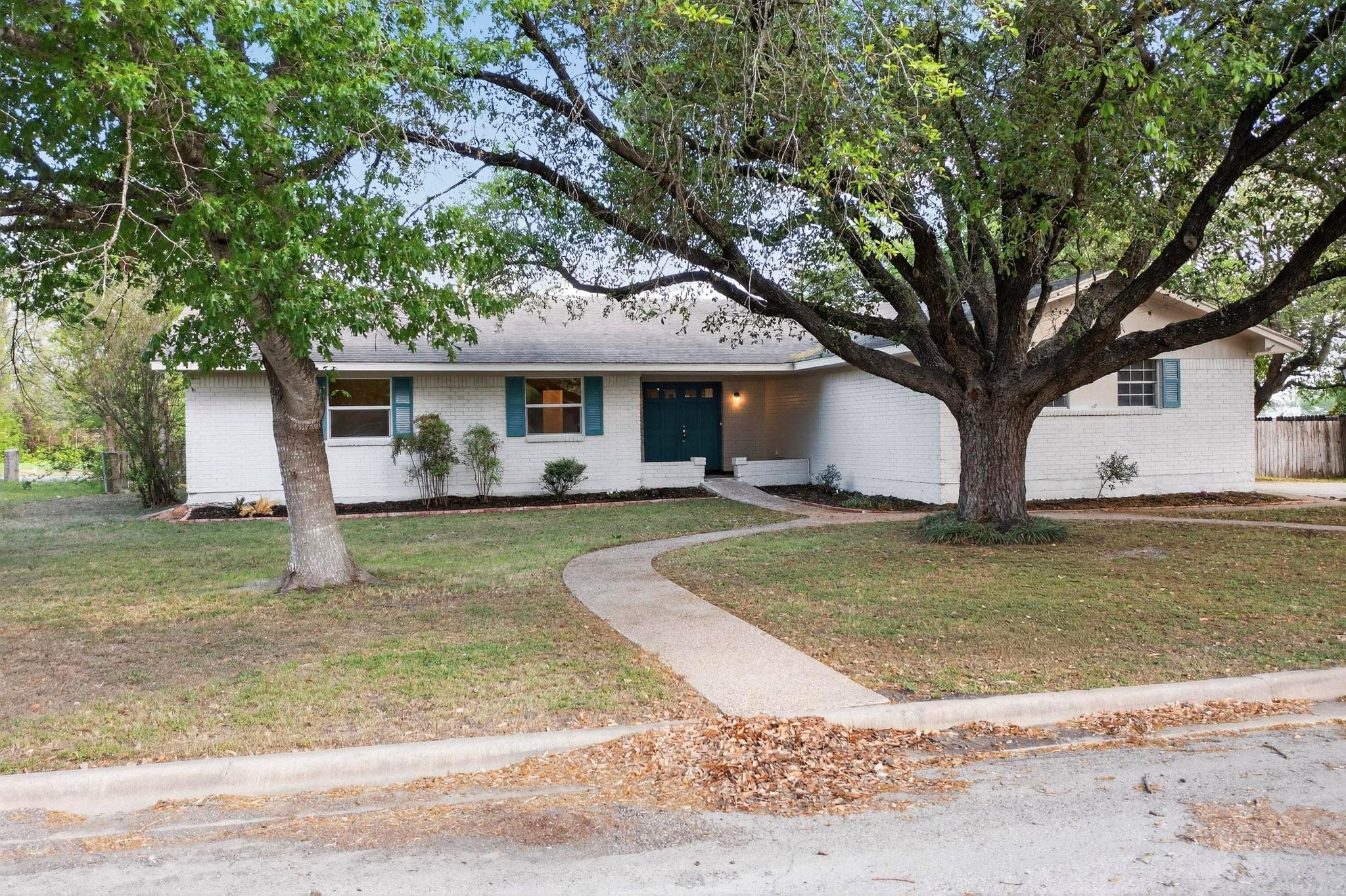 812 George ST, Taylor, TX 76574 photo 2