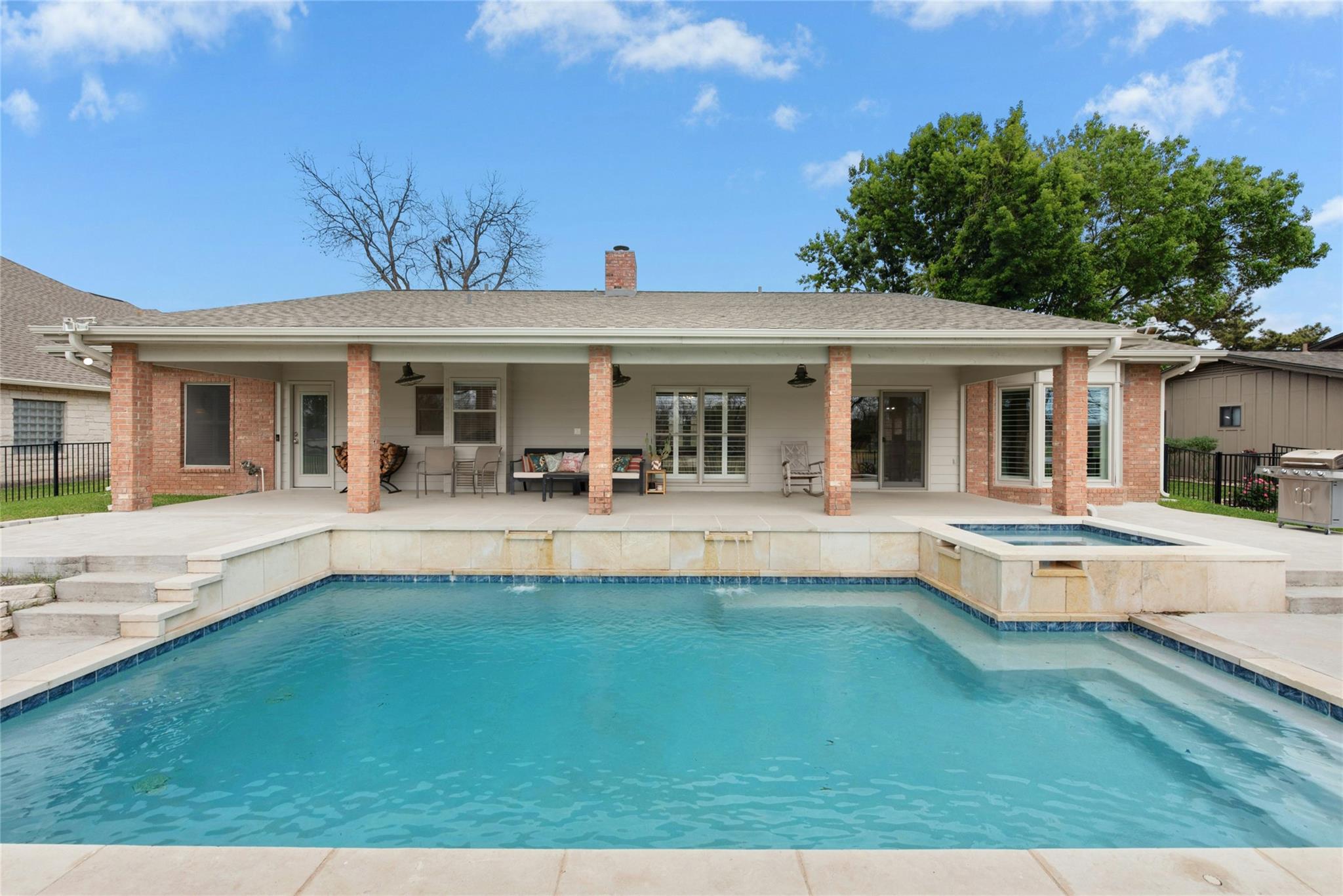 407 Olympia Fields ST, Meadowlakes, TX 78654 photo 2