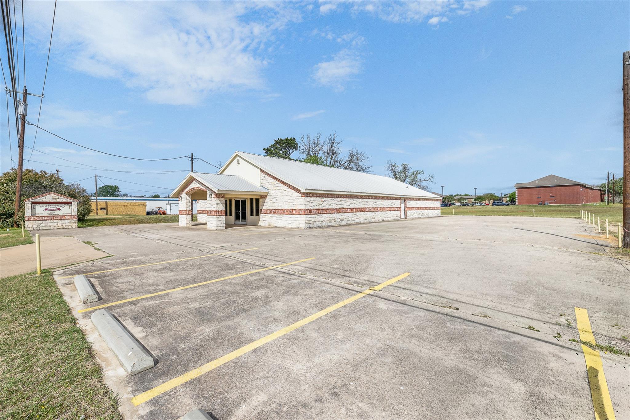 1306 Cameron Ave, Rockdale, TX 76567 photo 2