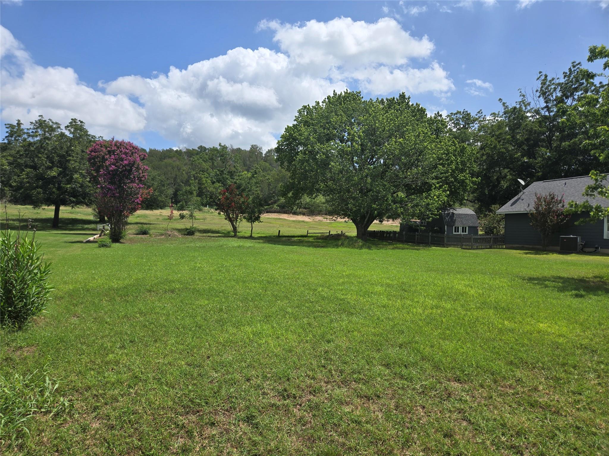 184 Kahana LN, Bastrop, TX 78602 photo 4