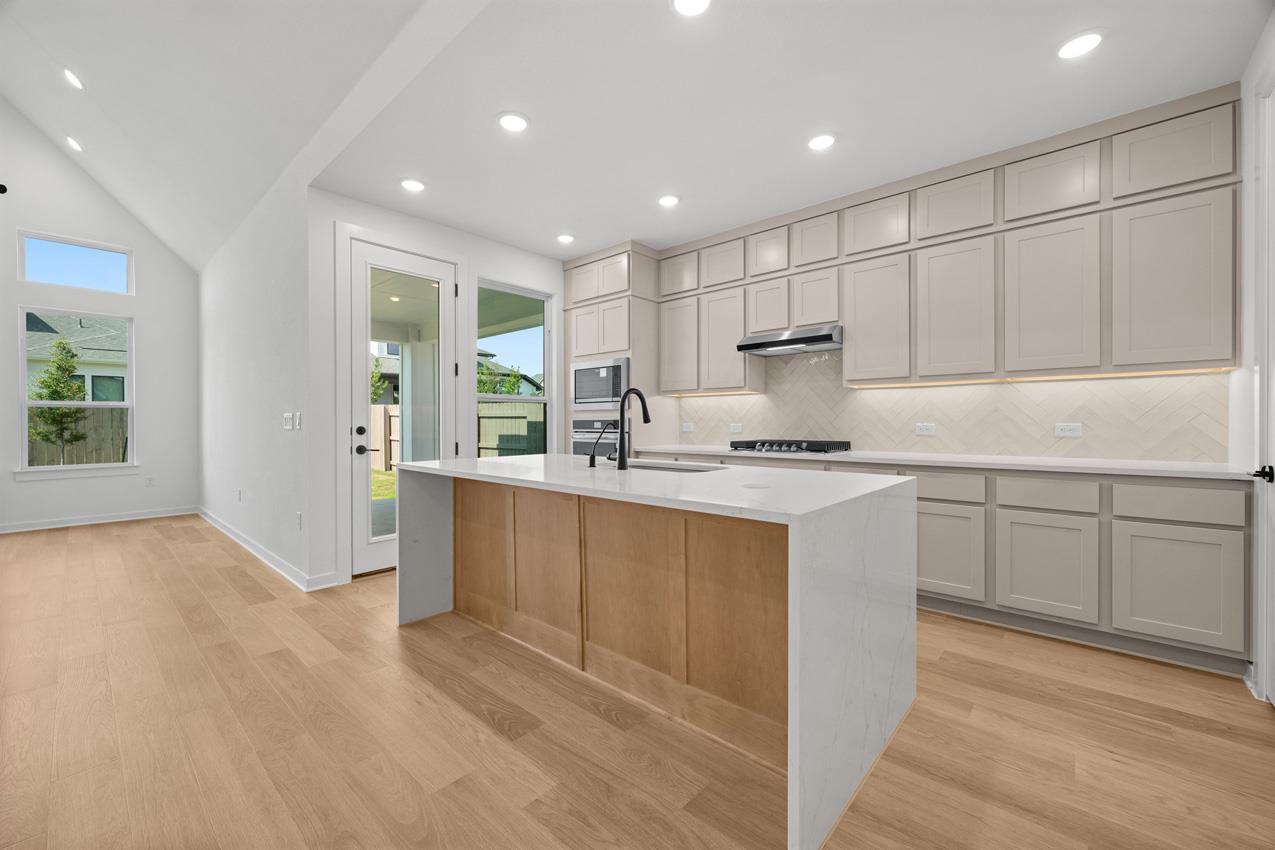 9505 Golden Lion DR, Austin, TX 78744 photo 2