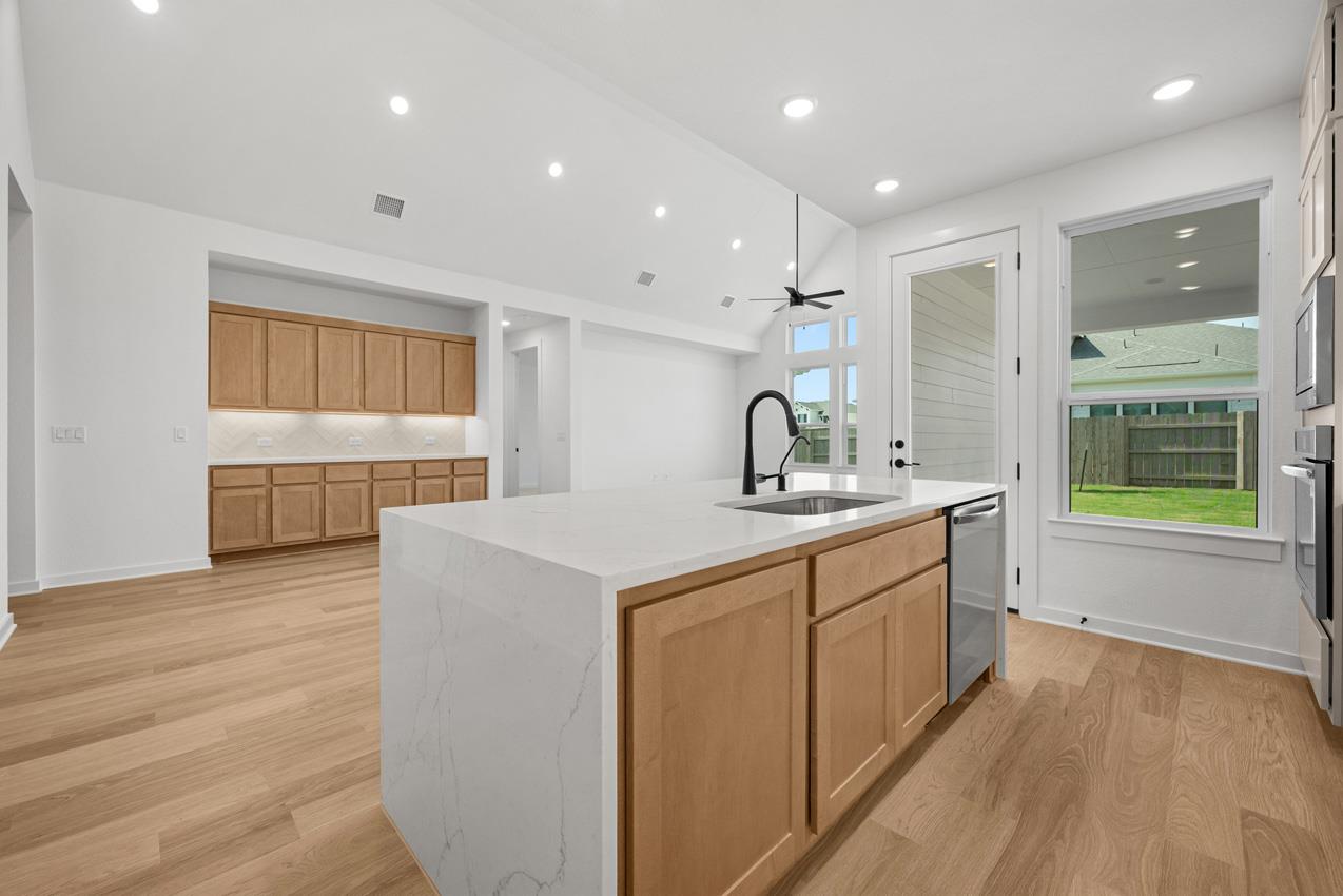 9505 Golden Lion DR, Austin, TX 78744 photo 4