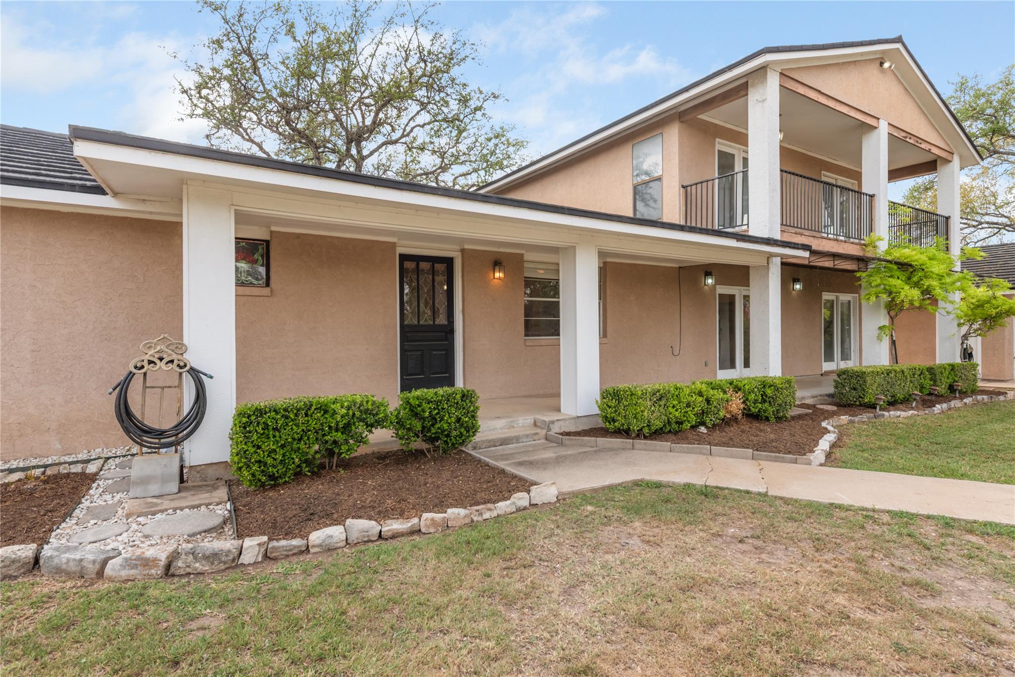 4948 Travis Oaks DR, Marble Falls, TX 78654 photo 2