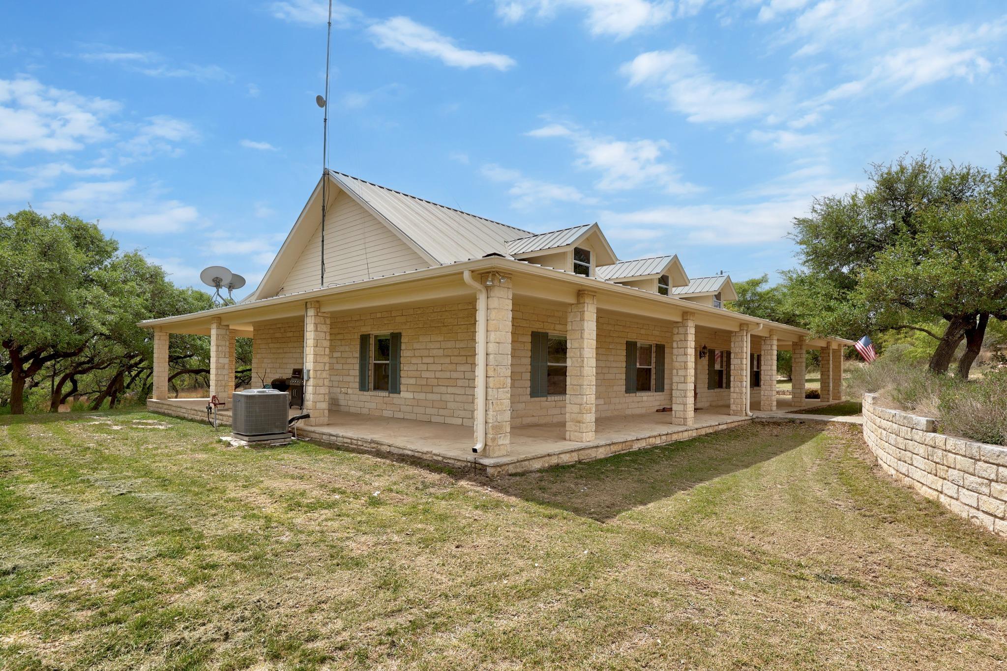301 Hall LN, Spicewood, TX 78669 photo 2