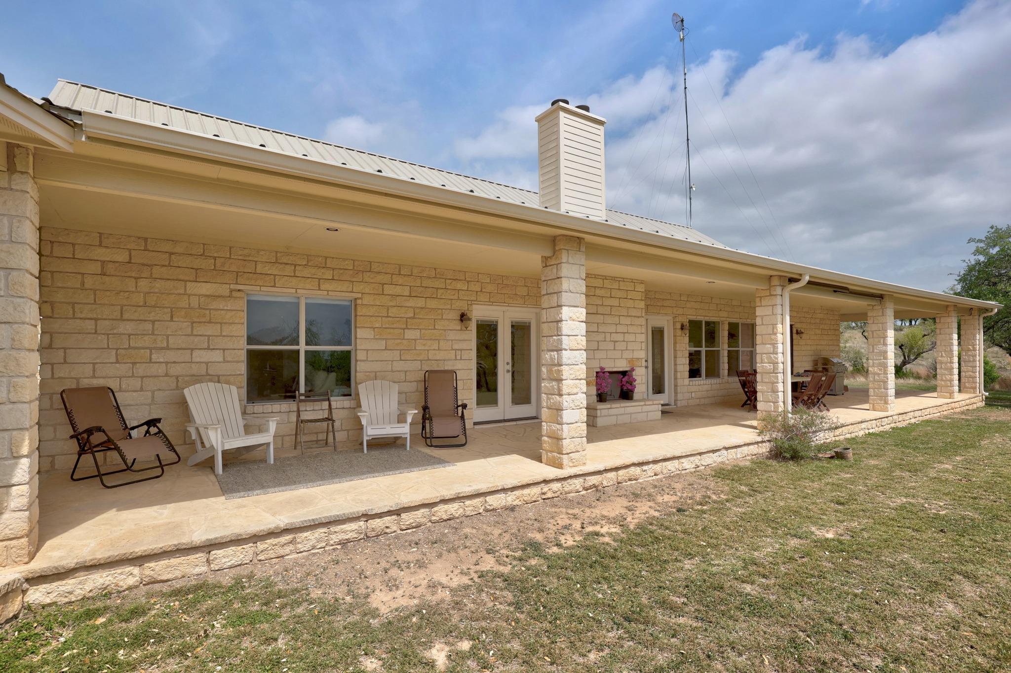 301 Hall LN, Spicewood, TX 78669 photo 4