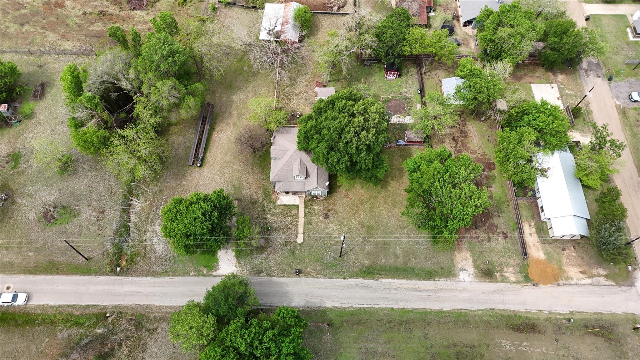 517 Giddings ST, Lexington, TX 78947 photo 2