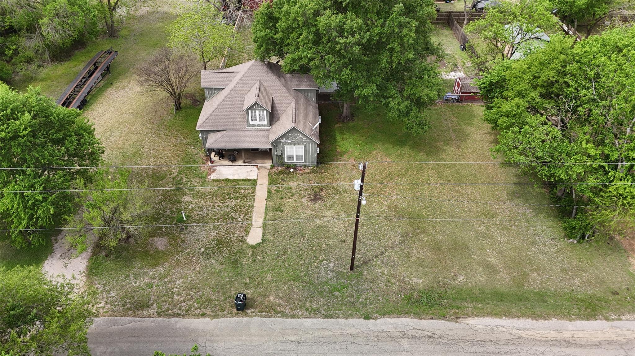 517 Giddings ST, Lexington, TX 78947 photo 3