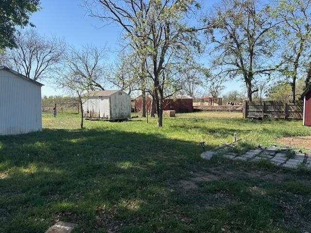 517 Giddings ST, Lexington, TX 78947 photo 4