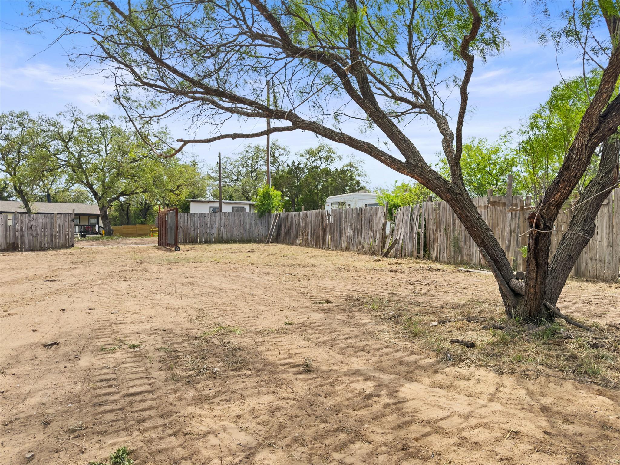 302 Seneca DR, Burnet, TX 78611 photo 2