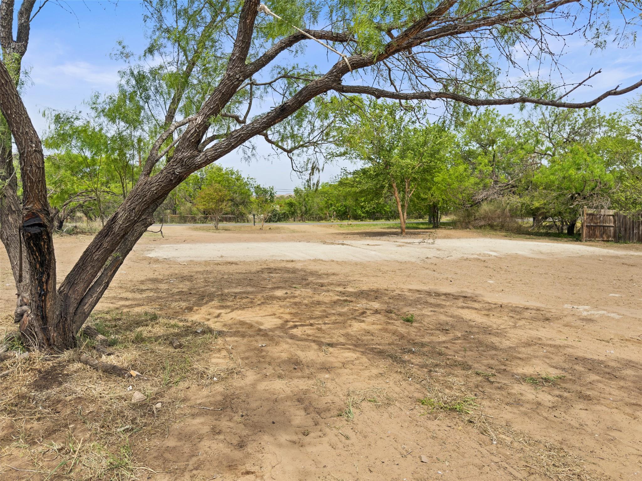 302 Seneca DR, Burnet, TX 78611 photo 3