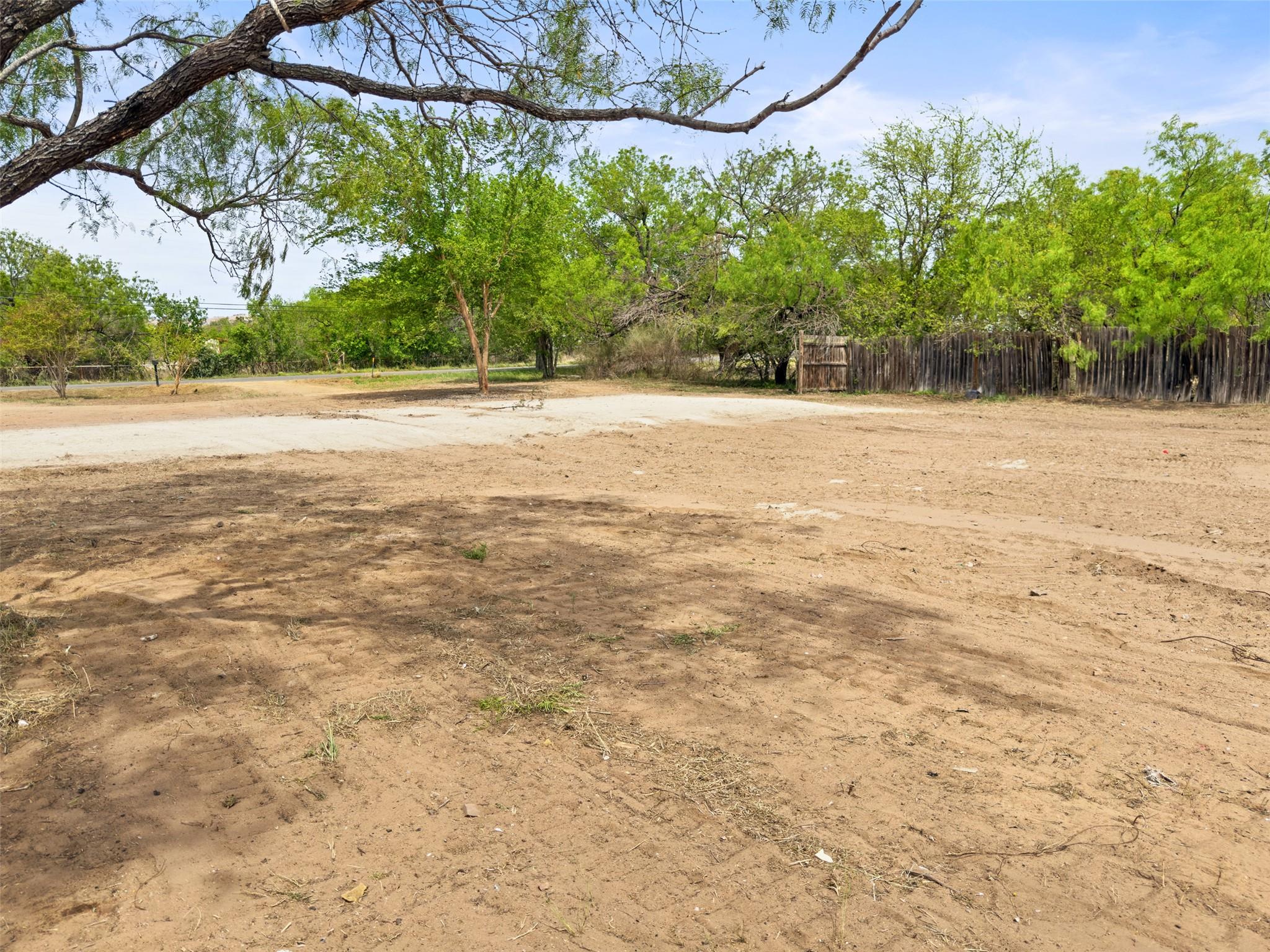 302 Seneca DR, Burnet, TX 78611 photo 4