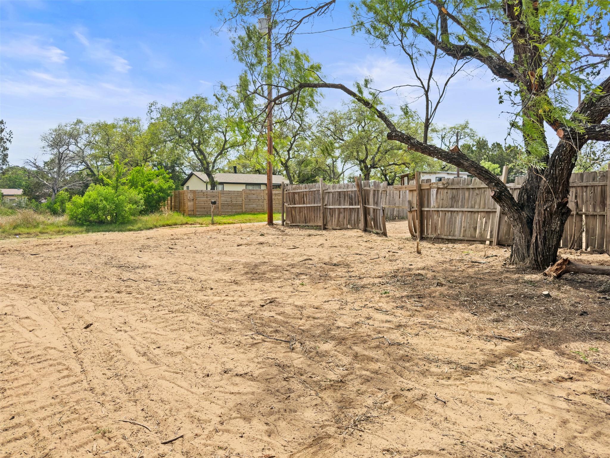 296 Seneca DR, Burnet, TX 78611 photo 4