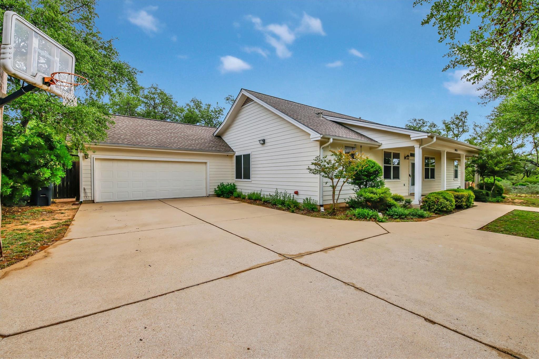 3016 Tradewind DR, Spicewood, TX 78669 photo 2