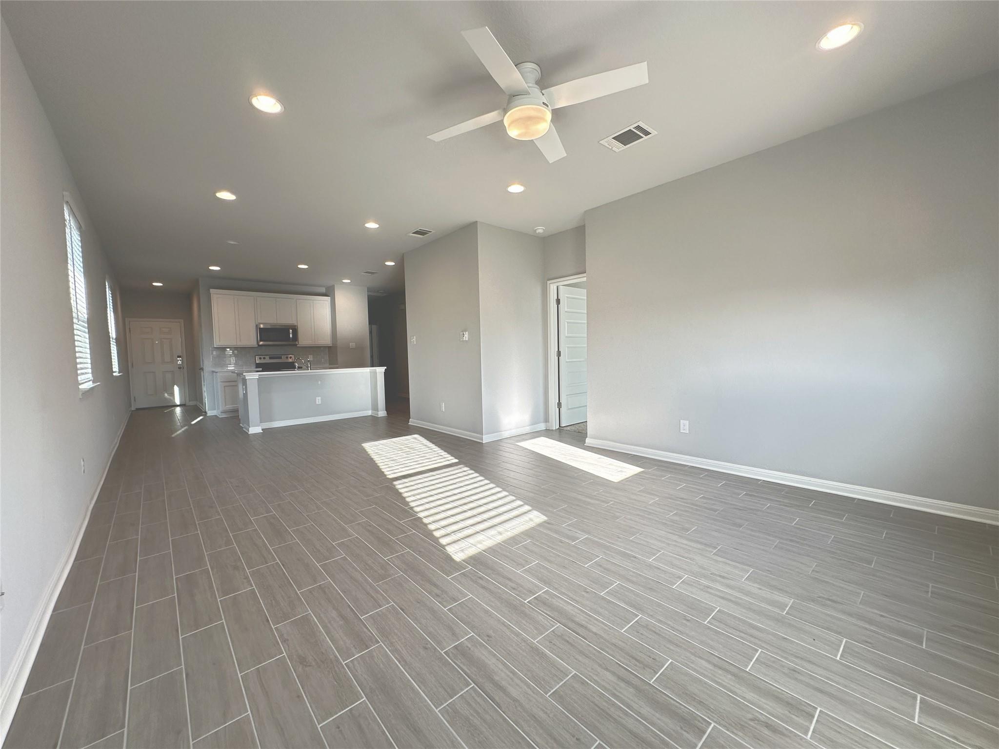 243 Kellys Heroes WAY, Jarrell, TX 76537 photo 4