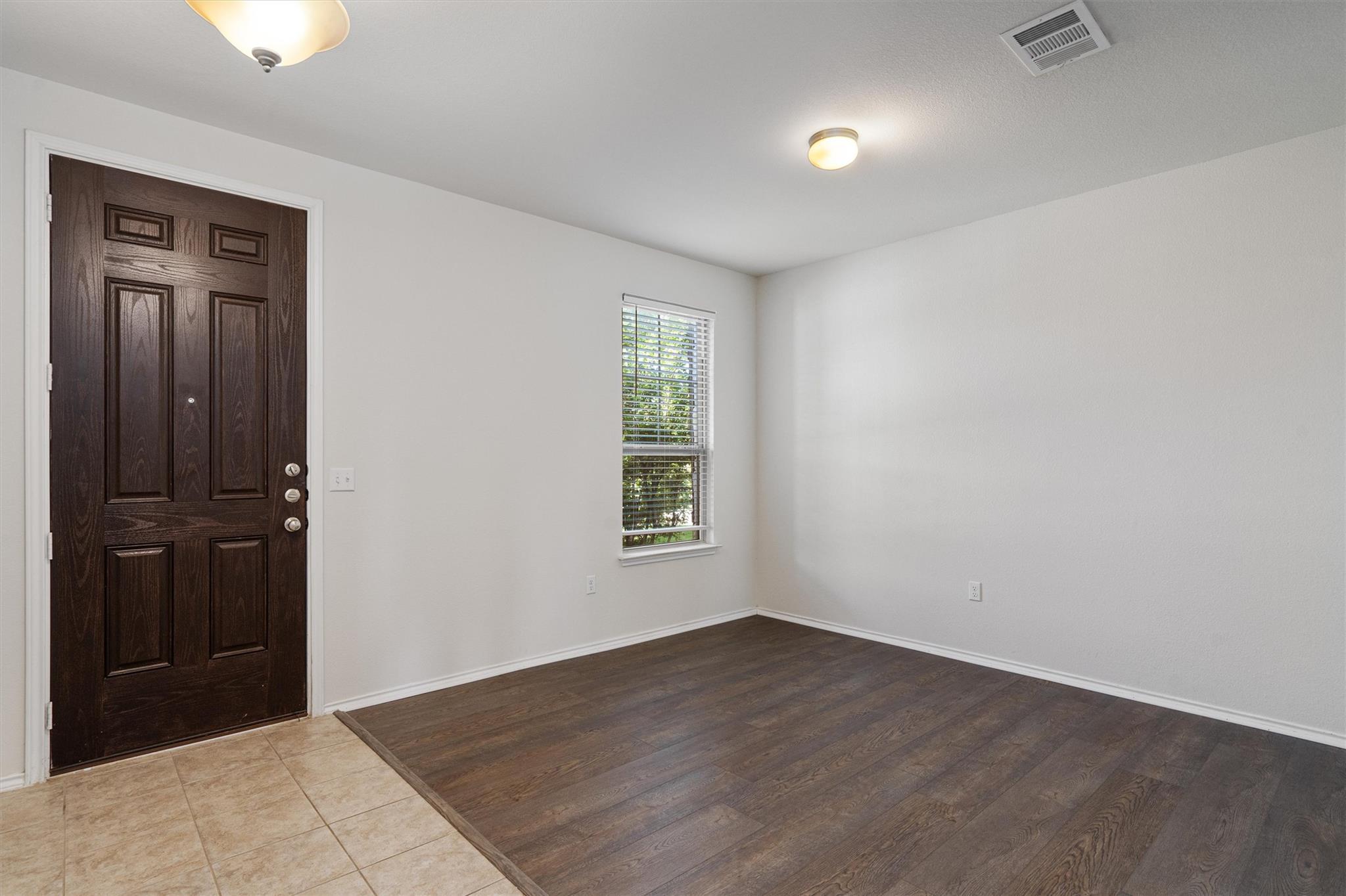 146 Russet TRL, Georgetown, TX 78628 photo 2