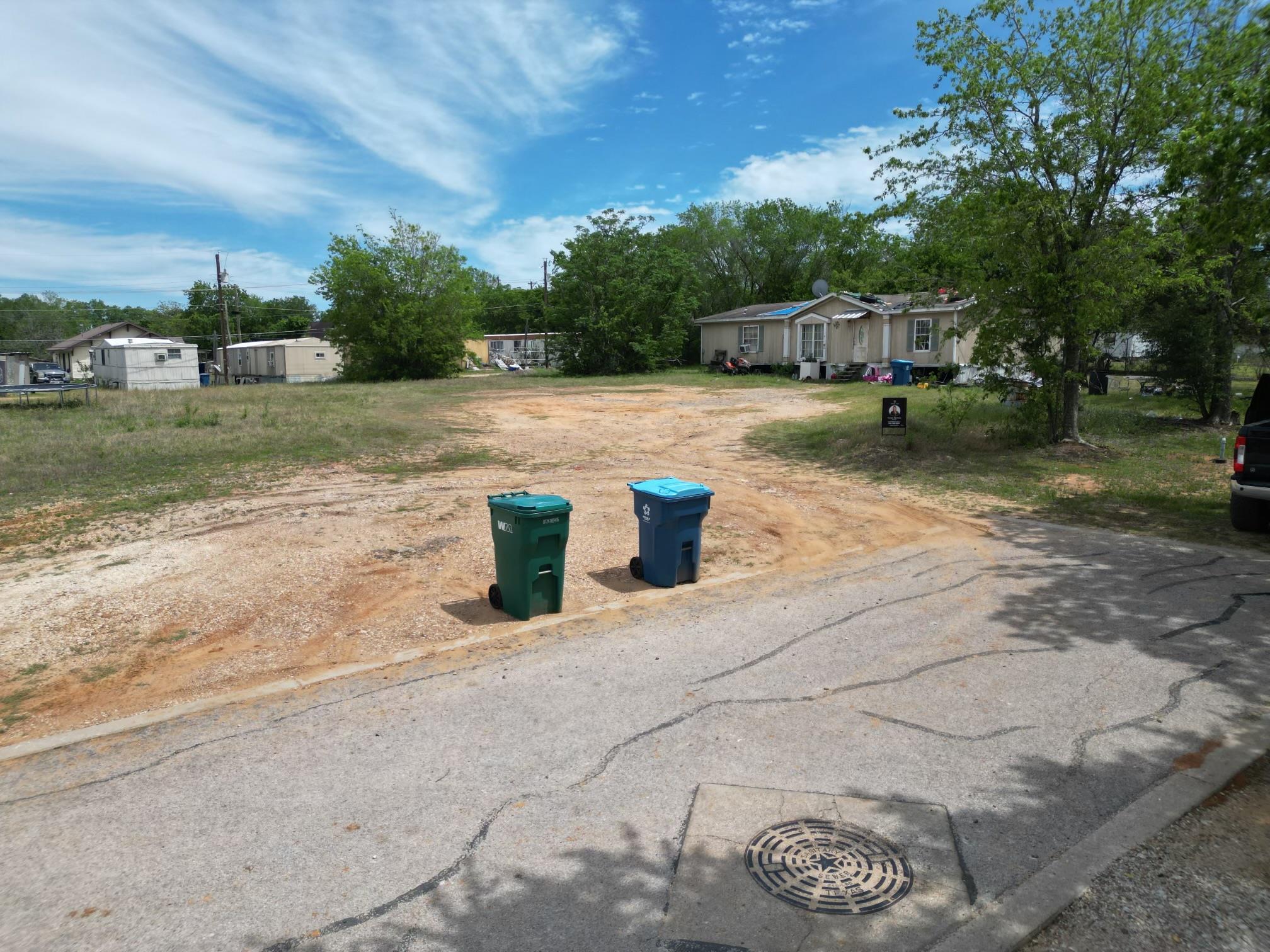 422 Avenue C #A, Elgin, TX 78621 photo 2