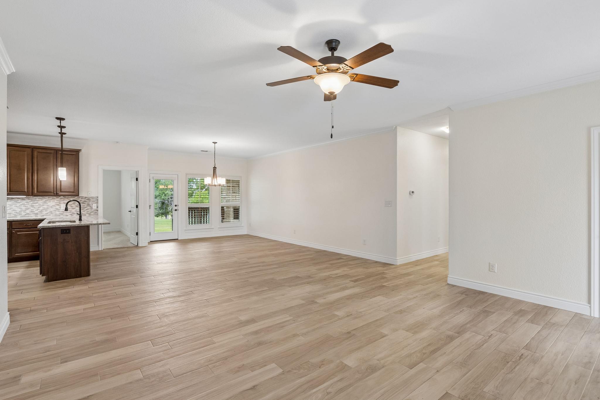 824 Sun Ray, Horseshoe Bay, TX 78657 photo 4