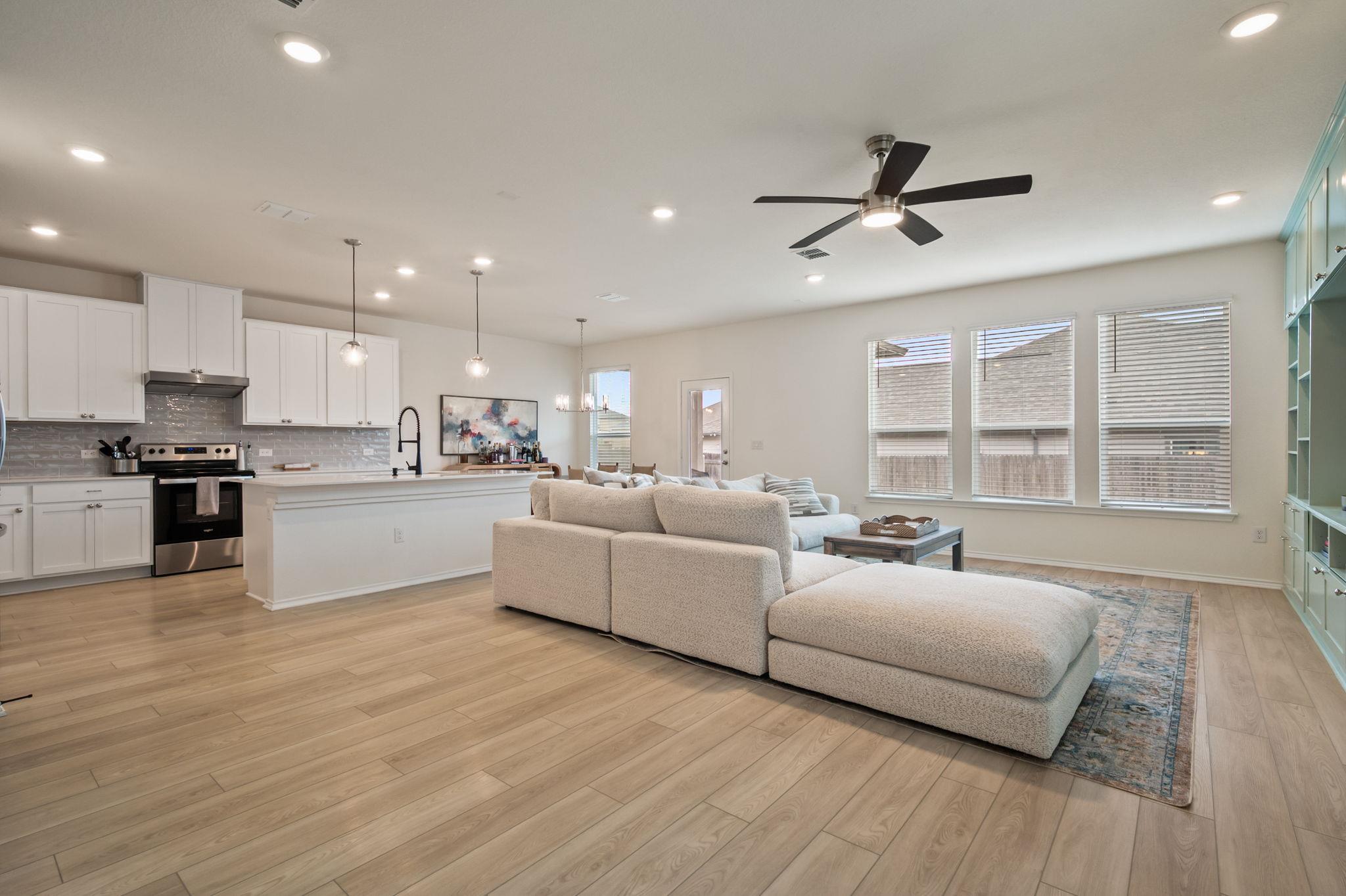 7805 House Finch DR, Austin, TX 78744 photo 2