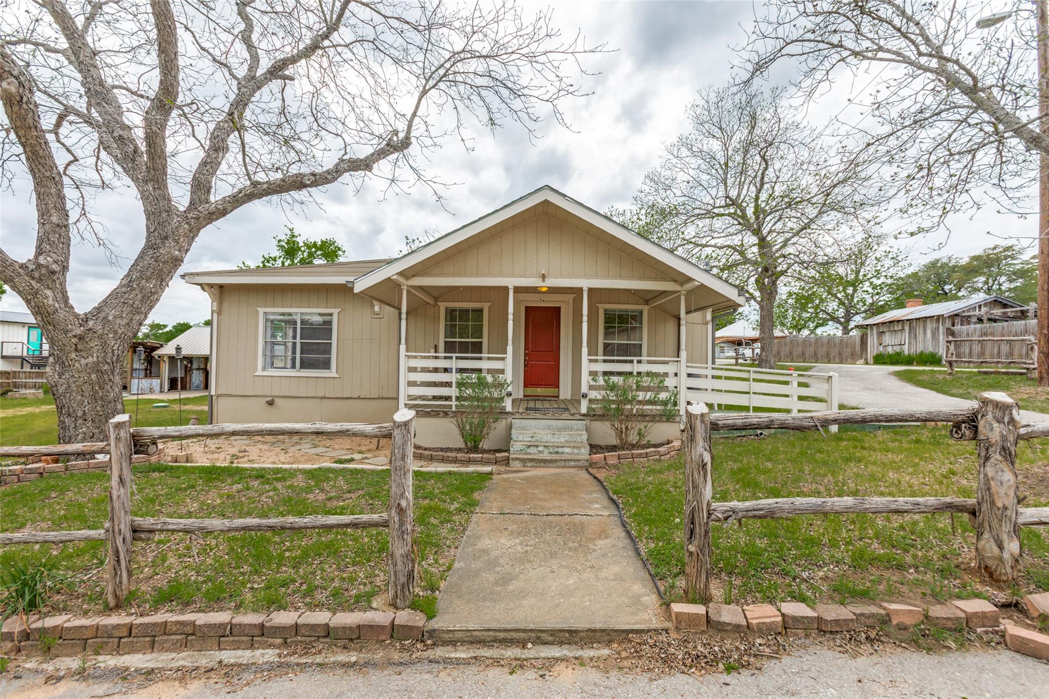 201 Church Hill LN, Liberty Hill, TX 78642 photo 3