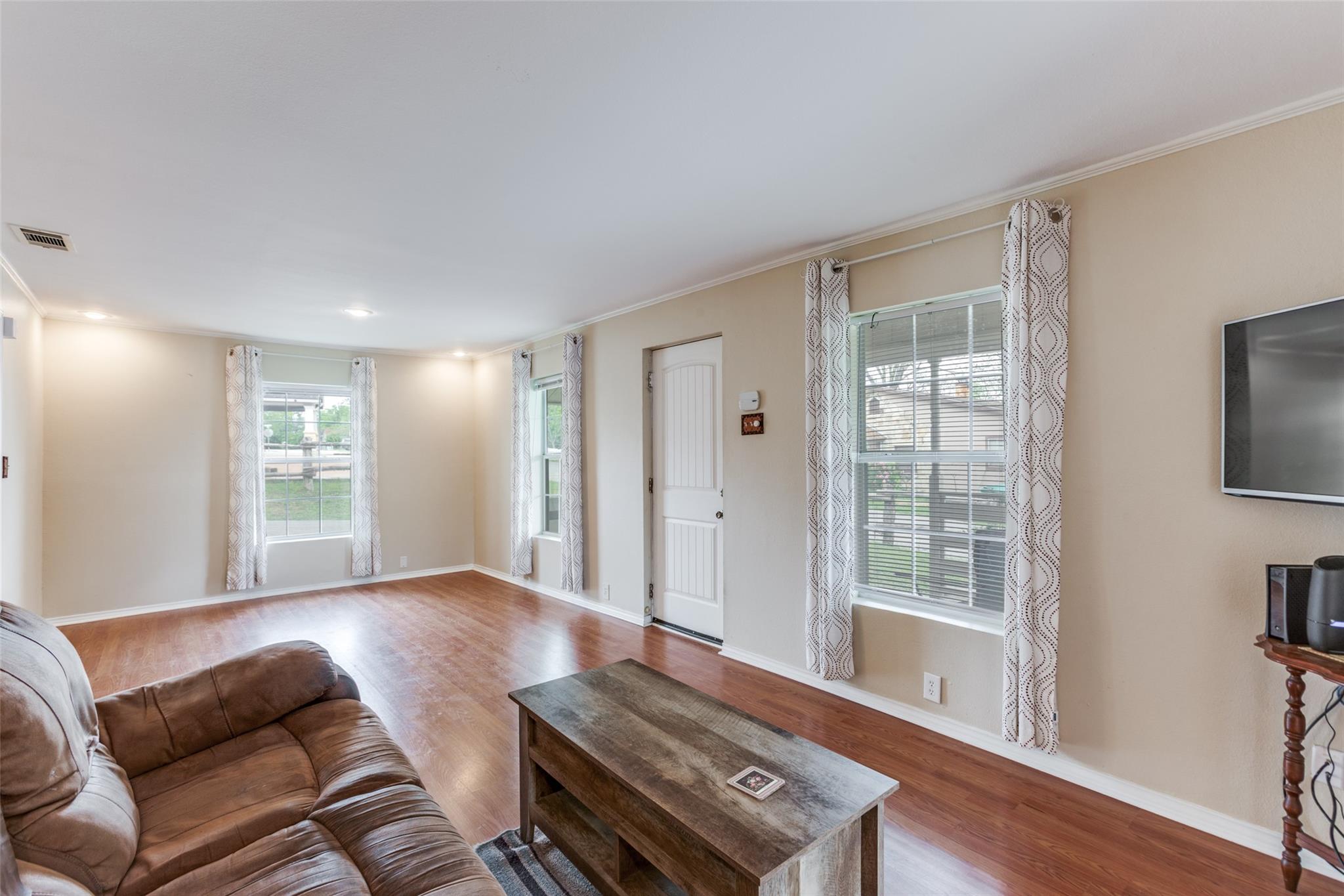 201 Church Hill LN, Liberty Hill, TX 78642 photo 4