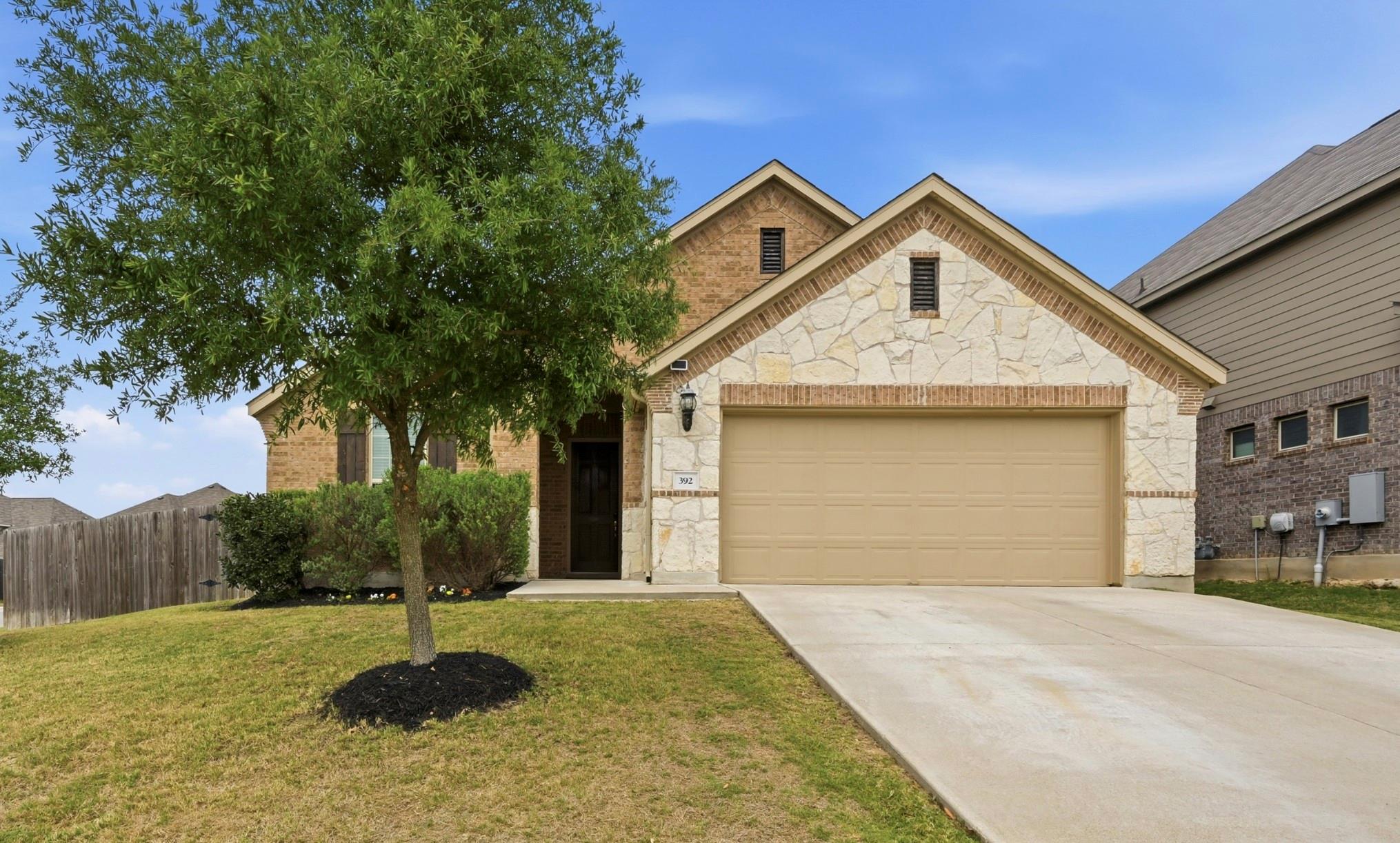 392 Algaroba LOOP, Buda, TX 78610 photo 4