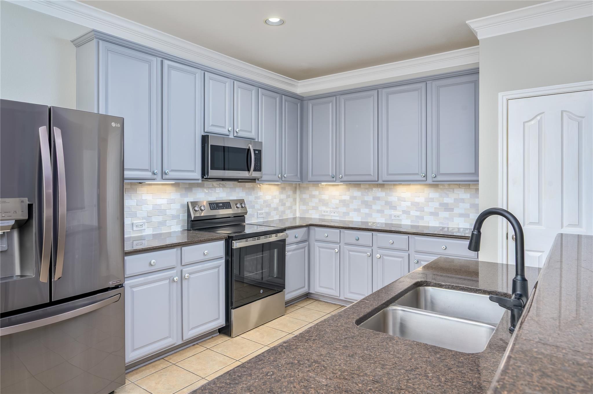 22121 Rose Grass LN, Spicewood, TX 78669 photo 4