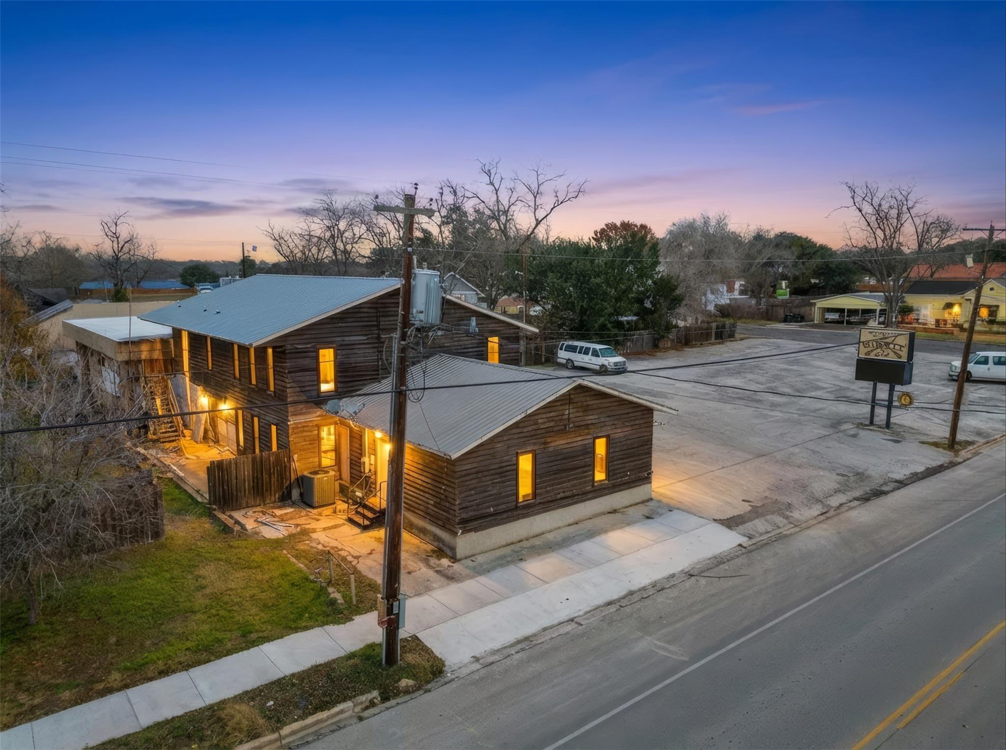 317 Avenue E, Shiner, TX 77984 photo 4