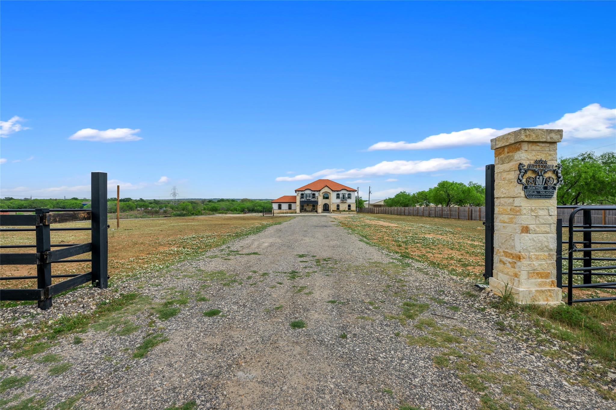 507 Rawhide RD, Seguin, TX 78155 photo 3