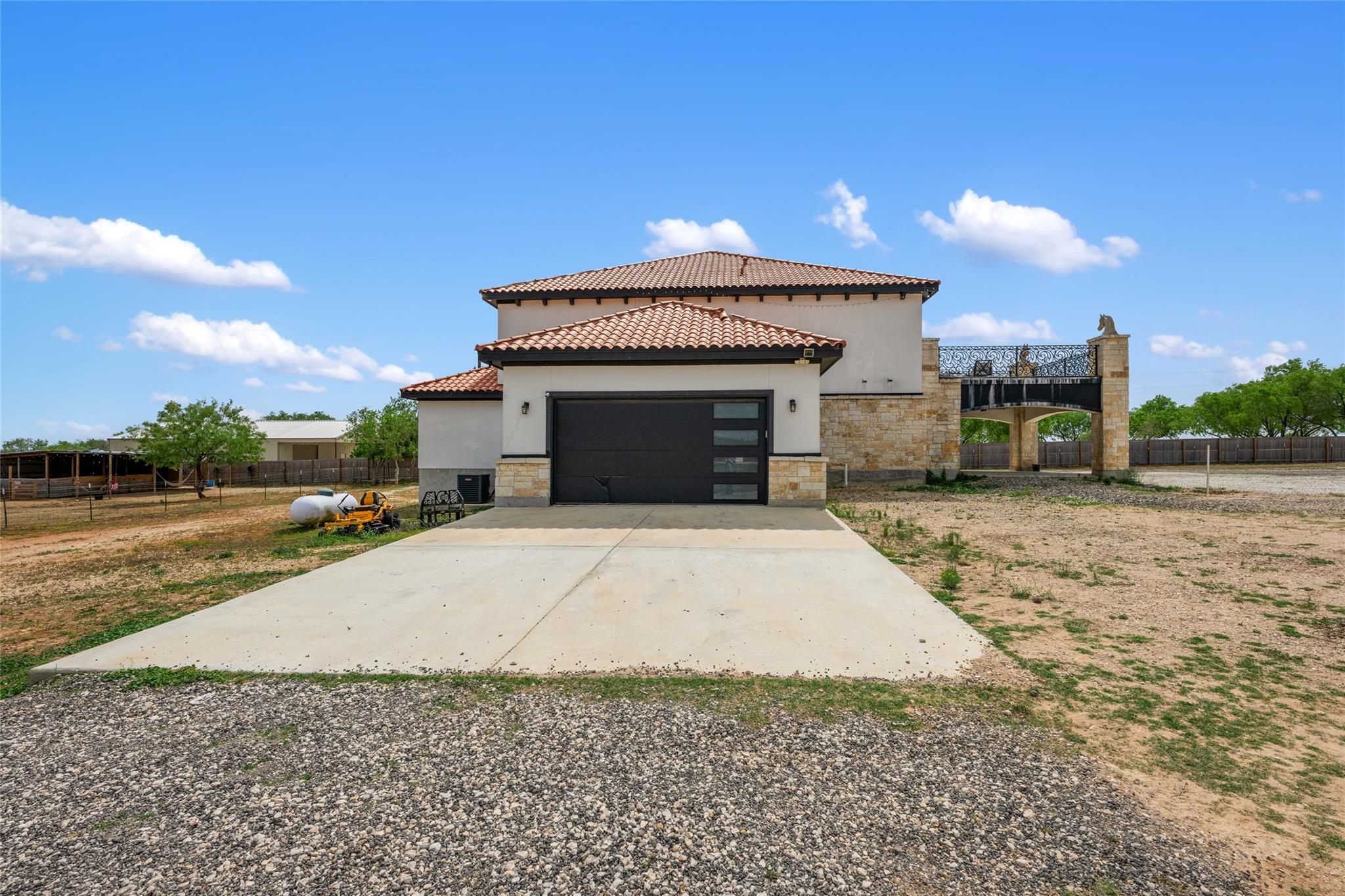 507 Rawhide RD, Seguin, TX 78155 photo 4