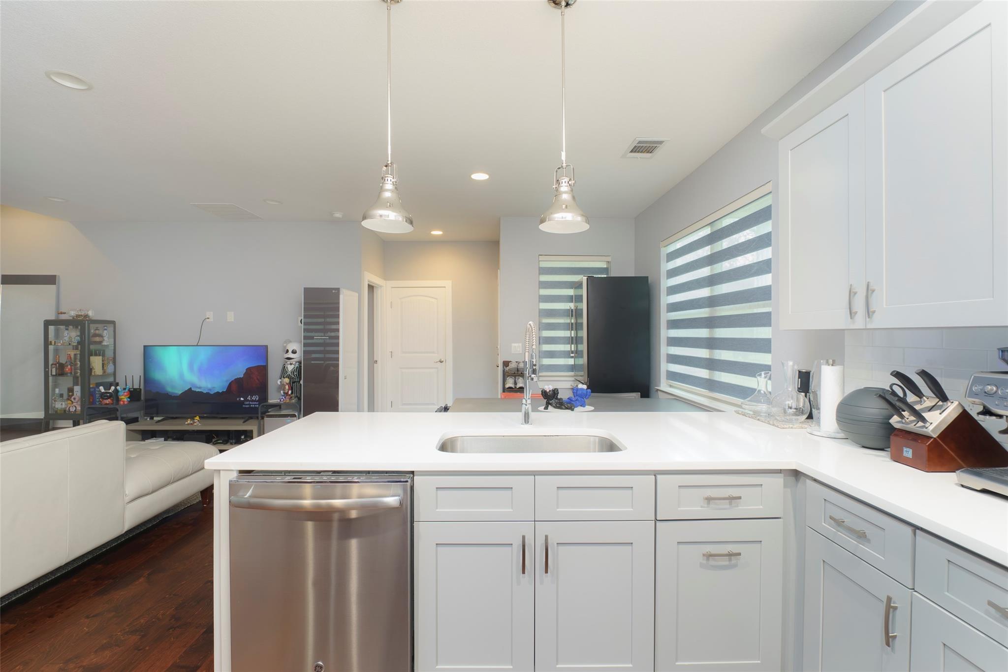302 Delmar Ave #B, Austin, TX 78752 photo 4