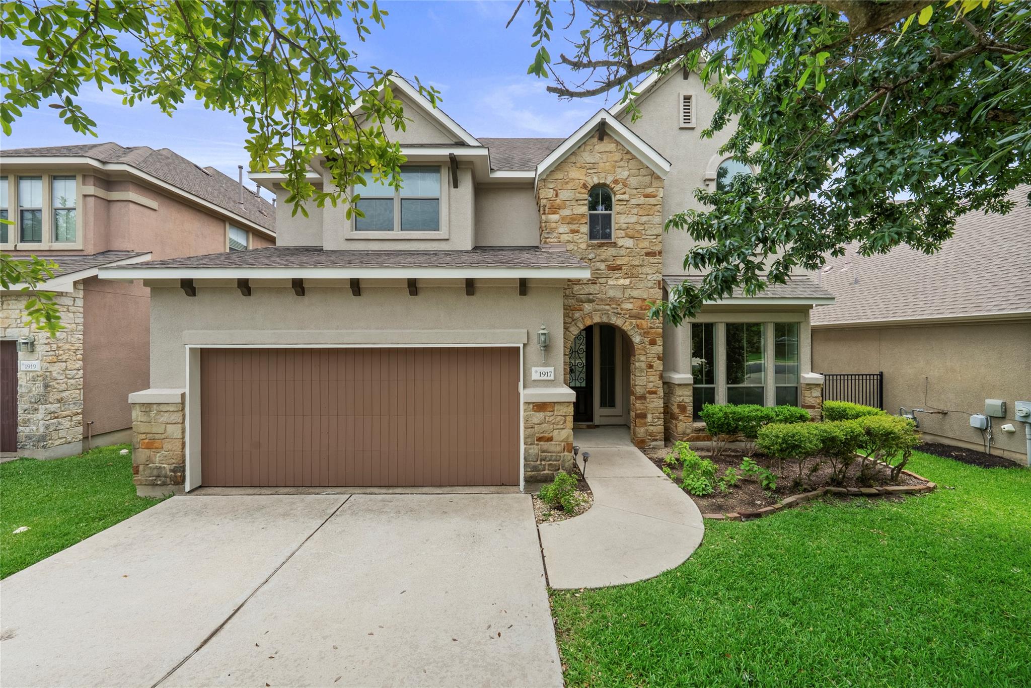 1917 Kempwood LOOP, Round Rock, TX 78665 photo 2