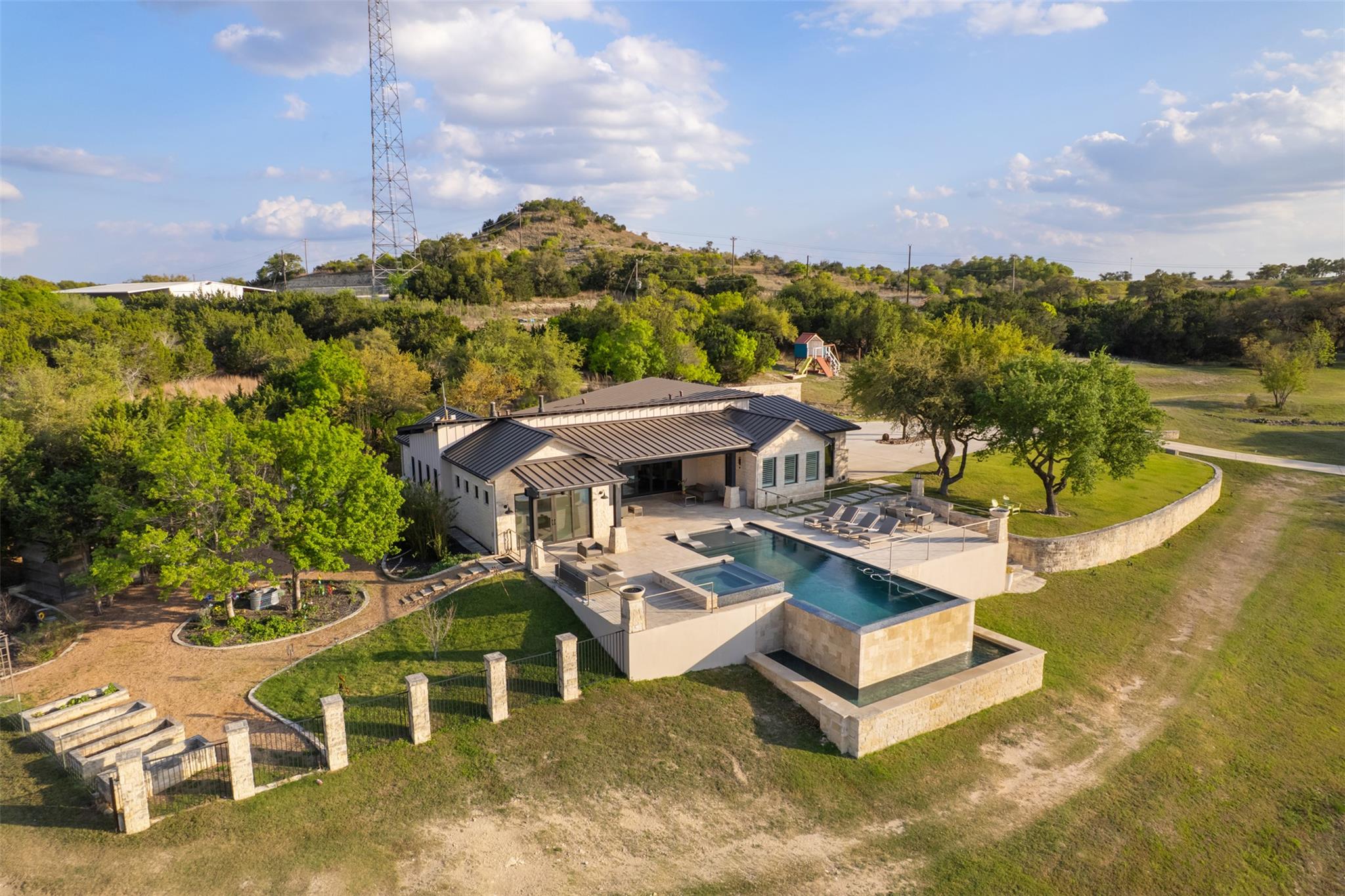 421 Rolling Hills RD, Blanco, TX 78606 photo 2