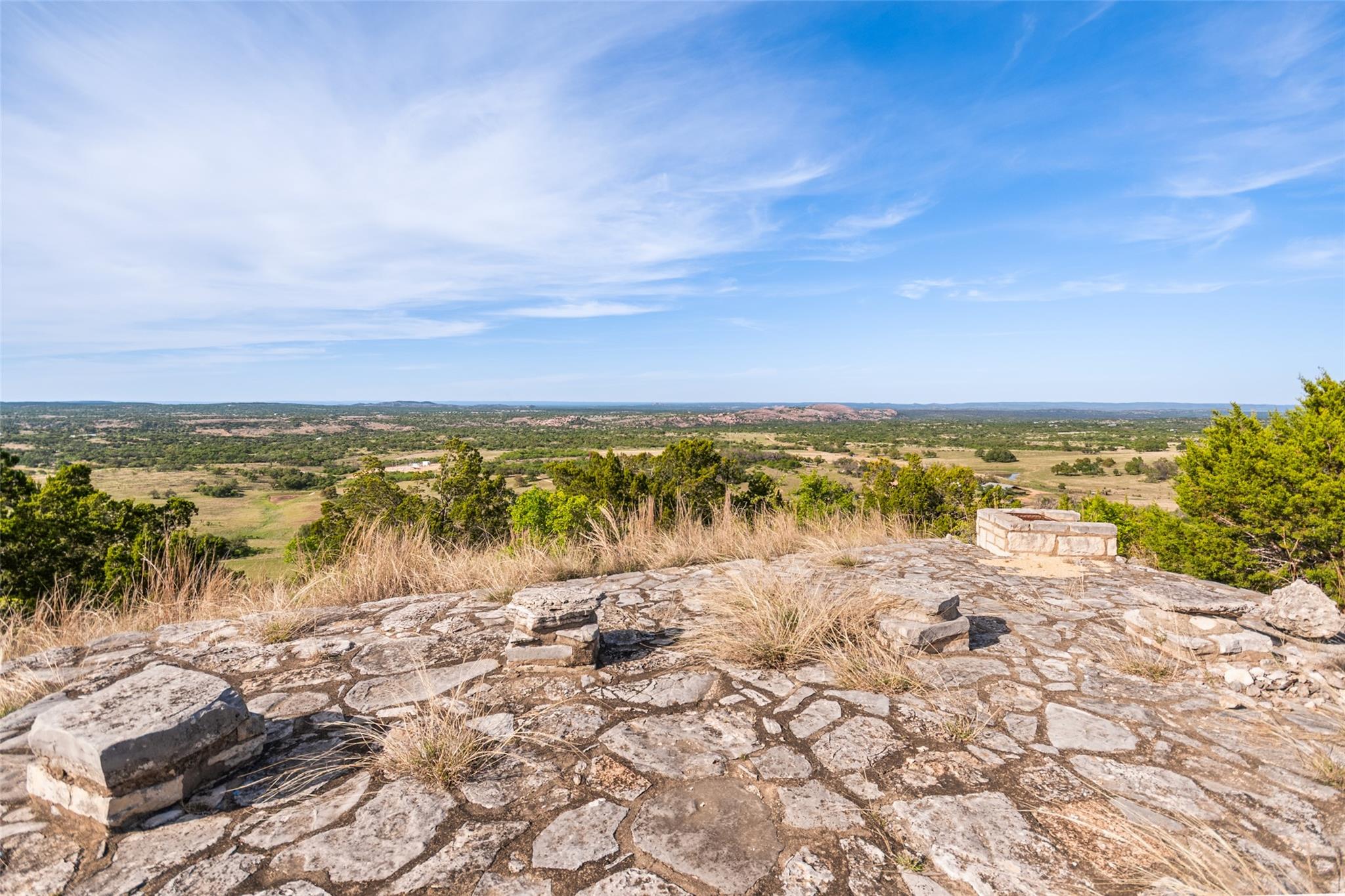 743 Welgehausen RD, Fredericksburg, TX 78624 photo 2