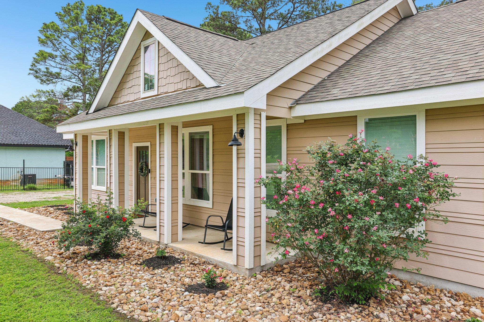 112 Twin Lakes LN, Bastrop, TX 78602 photo 2