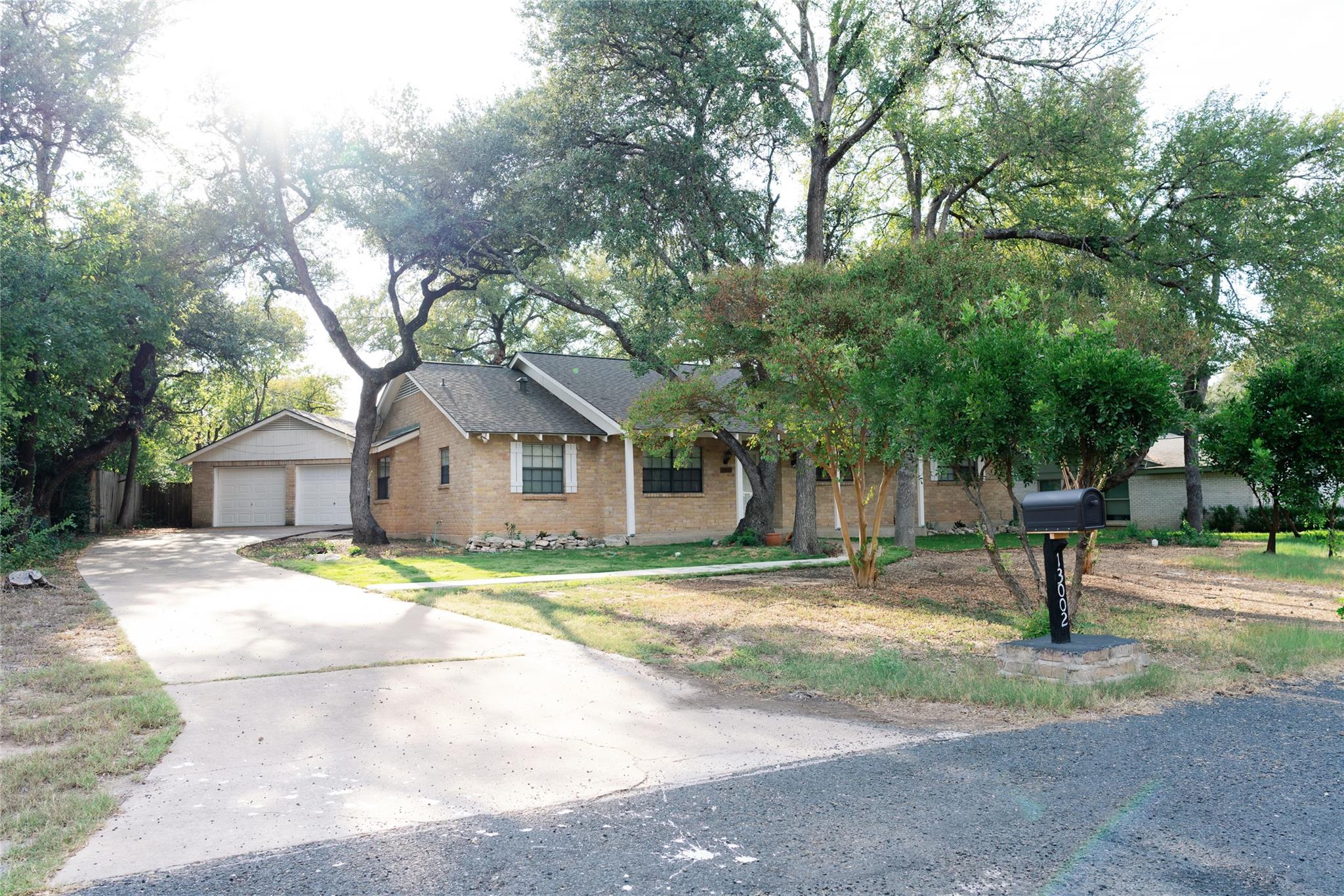 13002 Cedarhurst CIR, Austin, TX 78729 photo 2