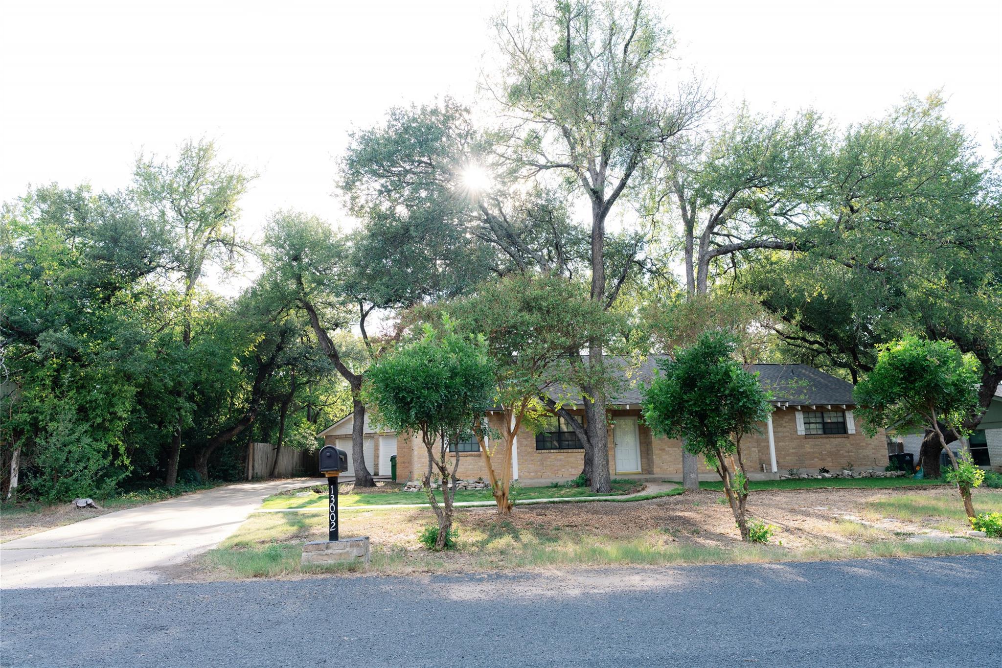 13002 Cedarhurst CIR, Austin, TX 78729 photo 3