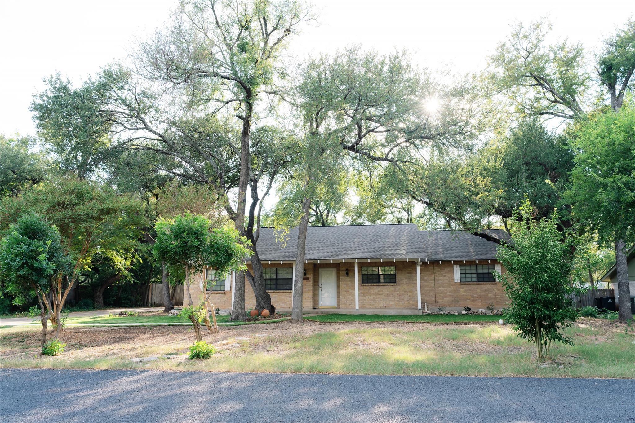 13002 Cedarhurst CIR, Austin, TX 78729 photo 4